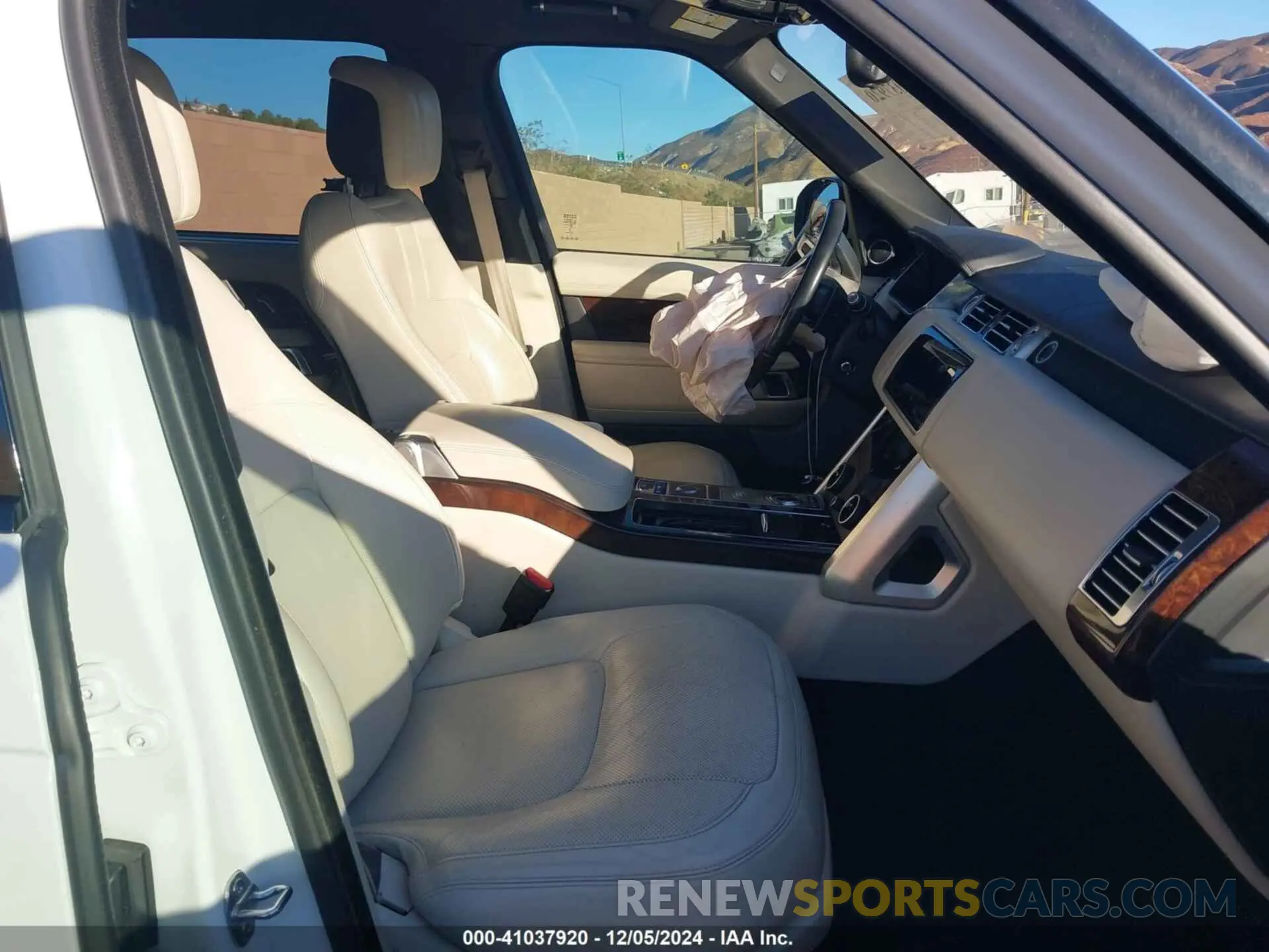 5 fotografías del automóvil dañado SALGS5SE5LA589410 LAND ROVER RANGE ROVER 2020