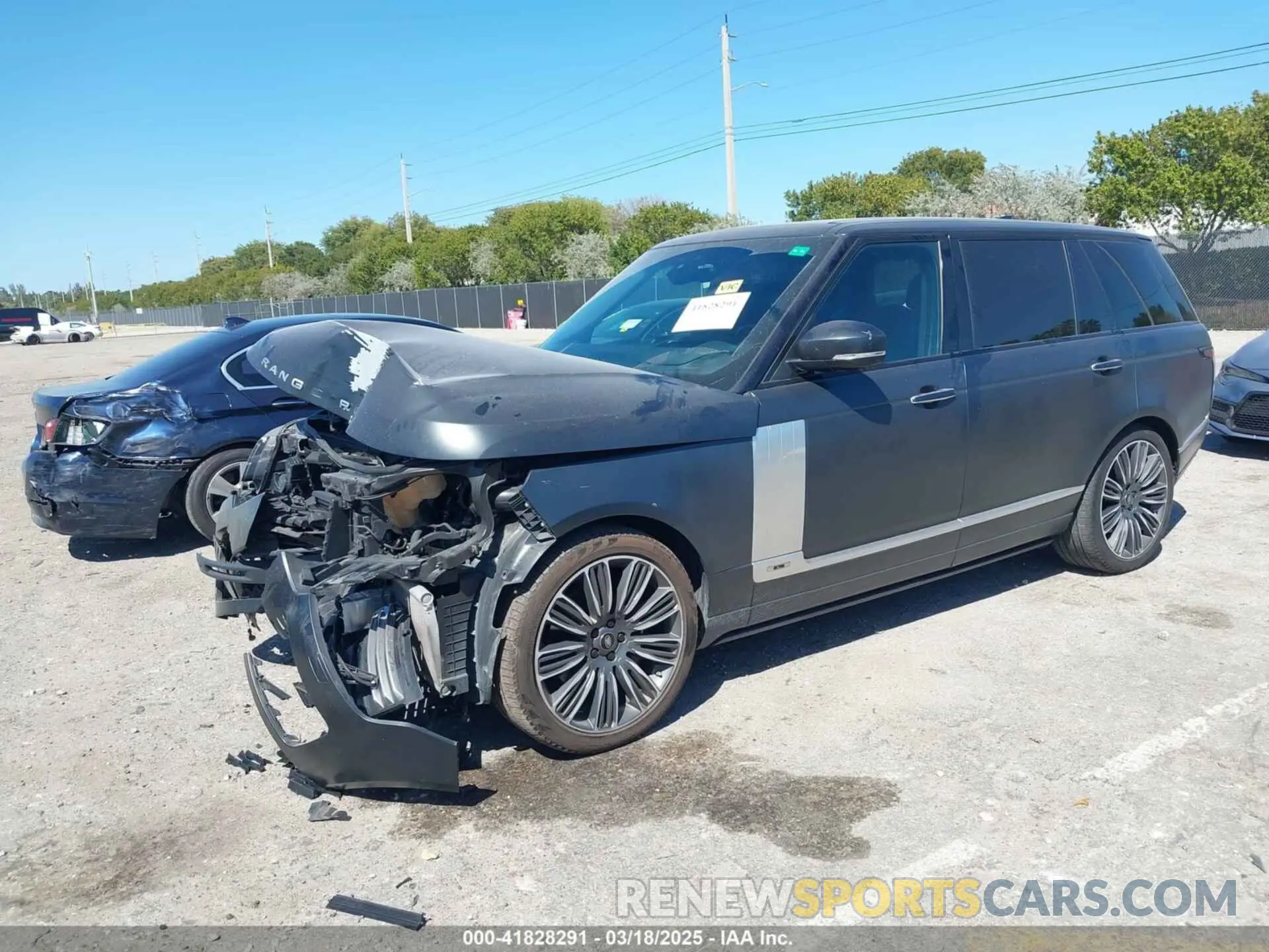 2 fotografías del automóvil dañado SALGV5SE1LA413848 LAND ROVER RANGE ROVER 2020