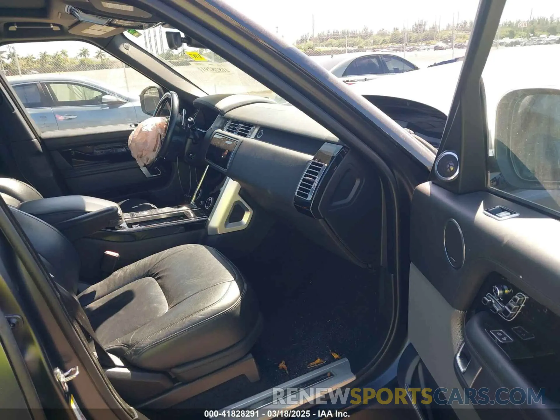 5 fotografías del automóvil dañado SALGV5SE1LA413848 LAND ROVER RANGE ROVER 2020