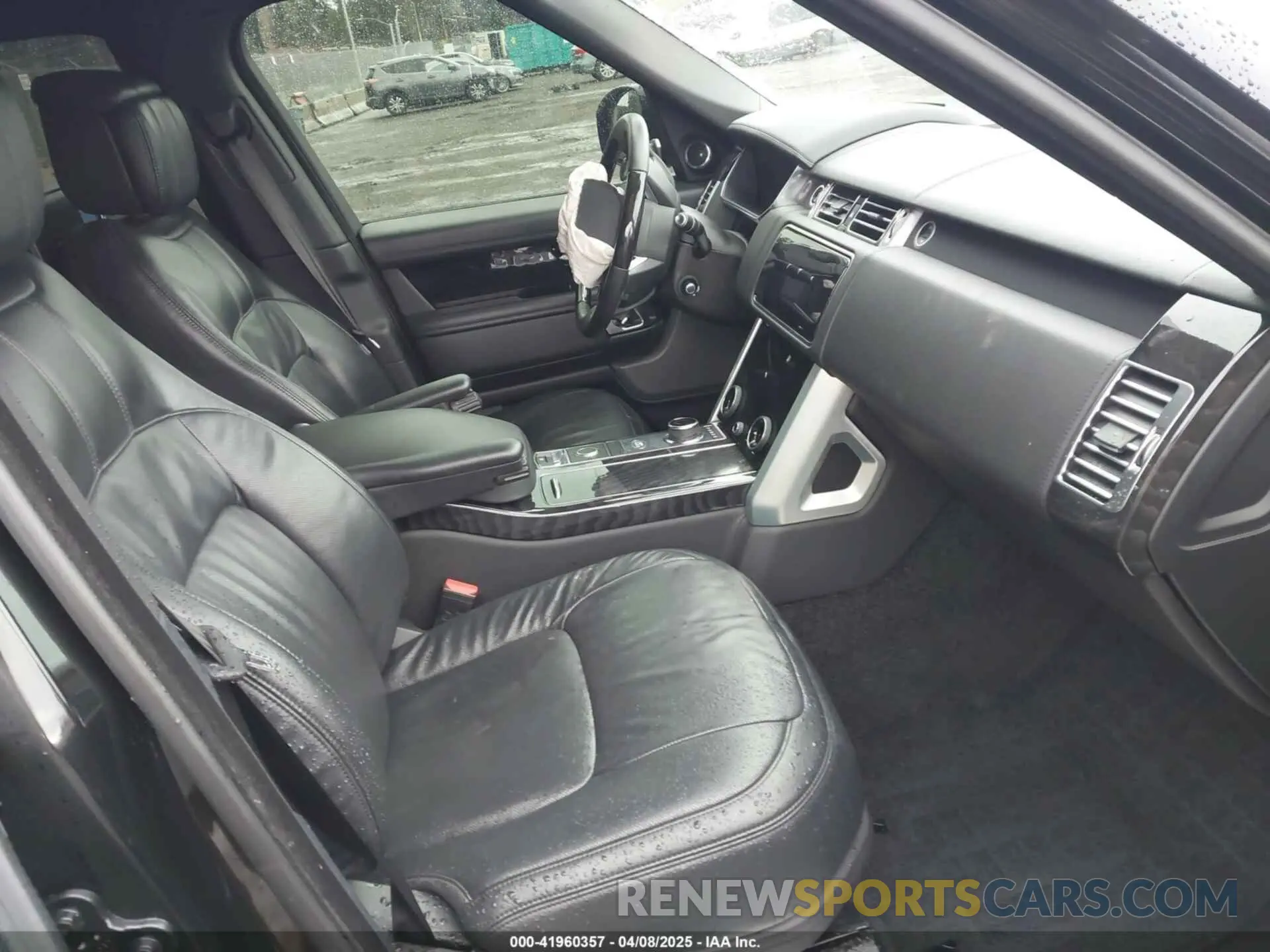 5 fotografías del automóvil dañado SALGV5SE6LA403929 LAND ROVER RANGE ROVER 2020