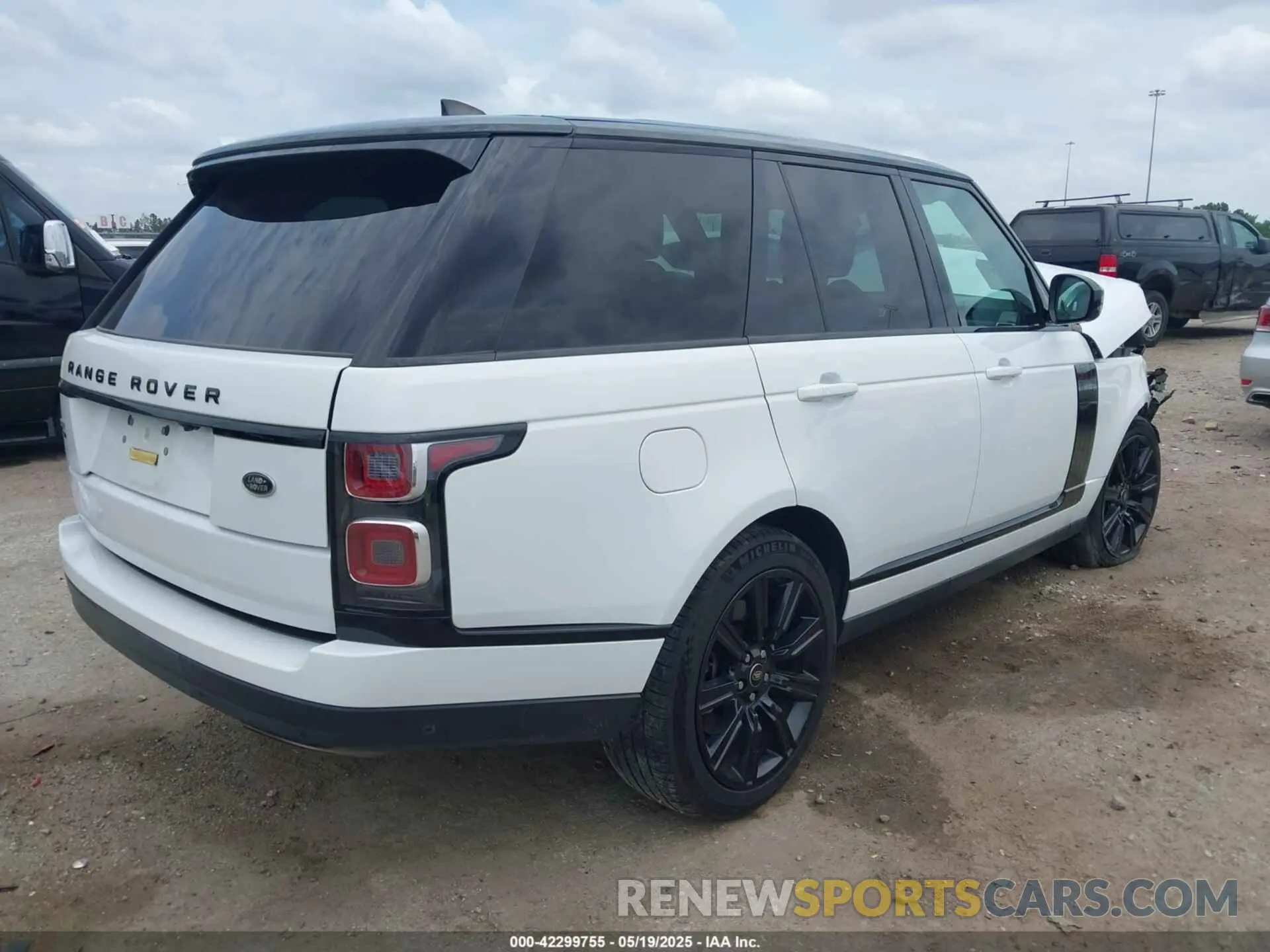 4 fotografías del automóvil dañado SALGS2RU9MA444674 LAND ROVER RANGE ROVER 2021
