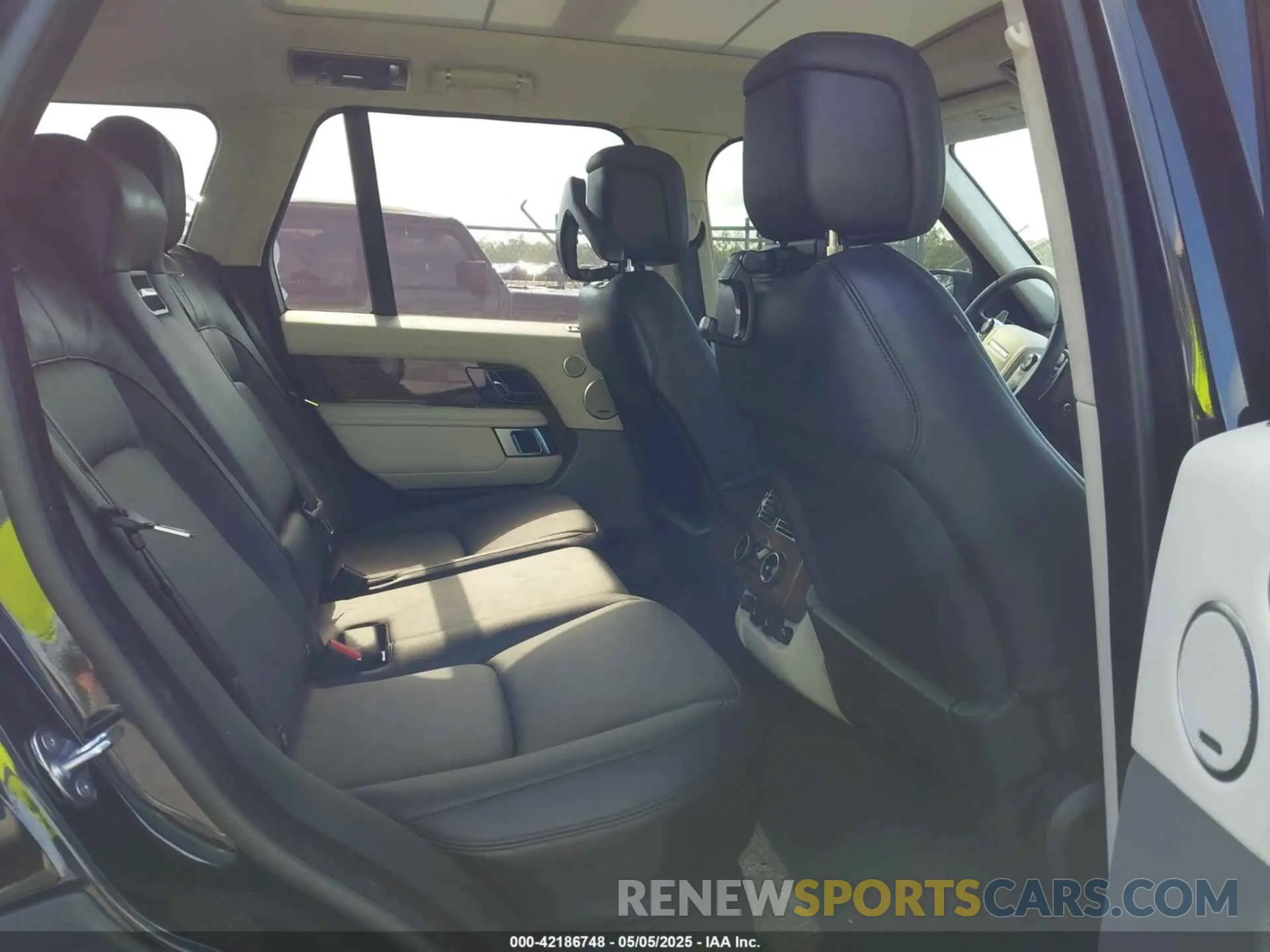 8 fotografías del automóvil dañado SALGS2SE0MA439172 LAND ROVER RANGE ROVER 2021