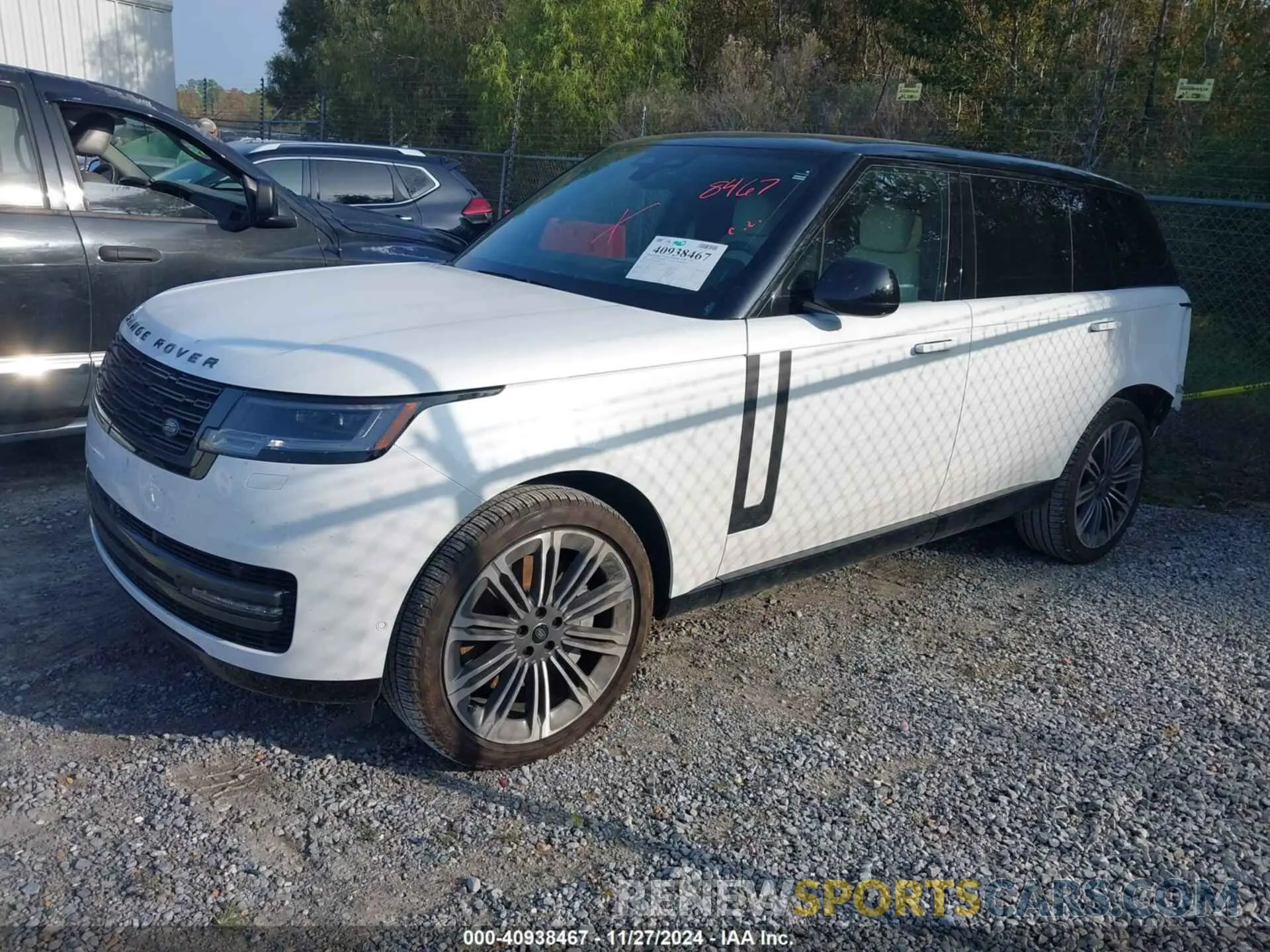 2 fotografías del automóvil dañado SALKPBE90RA221654 LAND ROVER RANGE ROVER 2024