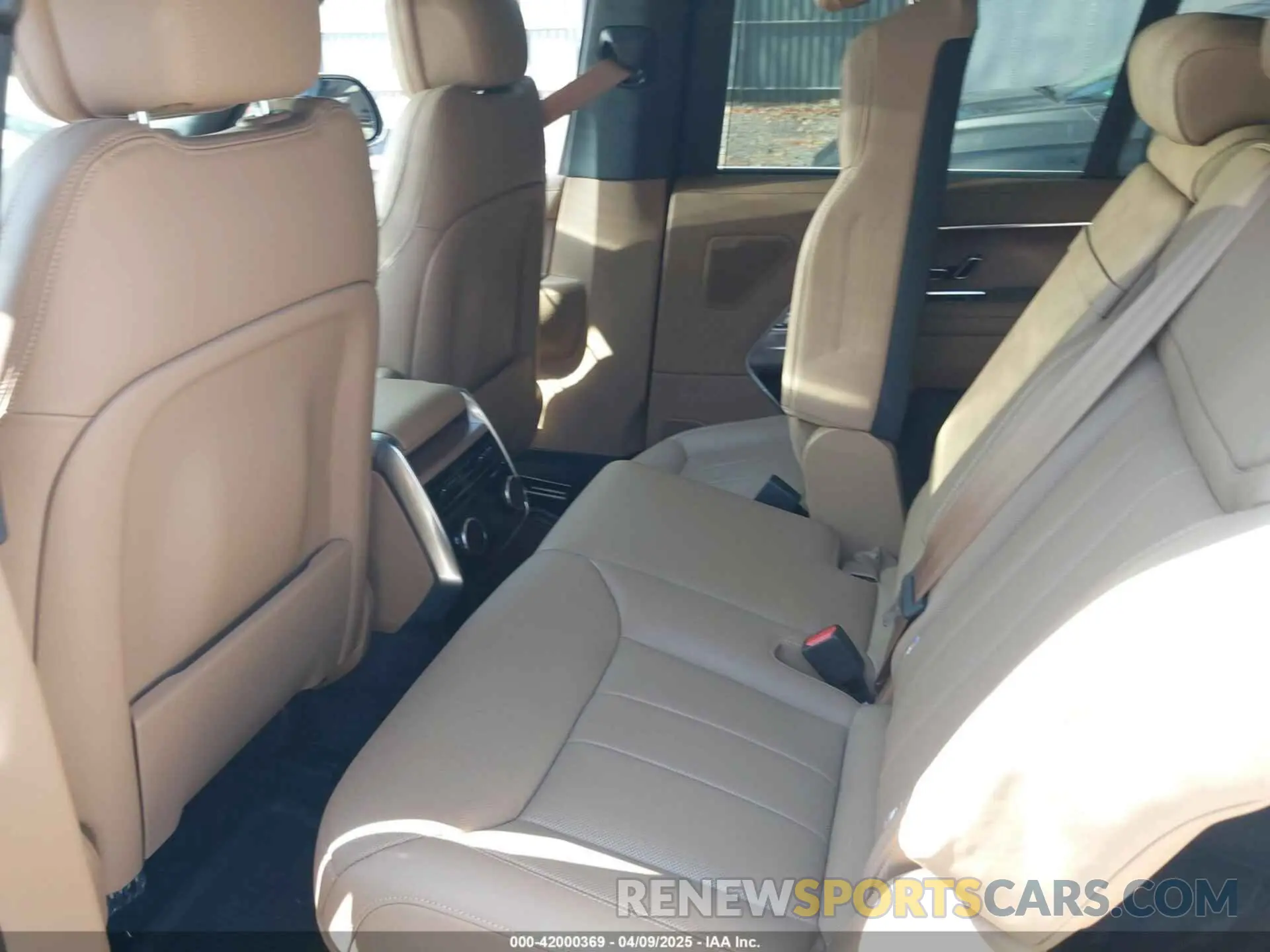 8 fotografías del automóvil dañado SALKPBFU2RA240418 LAND ROVER RANGE ROVER 2024