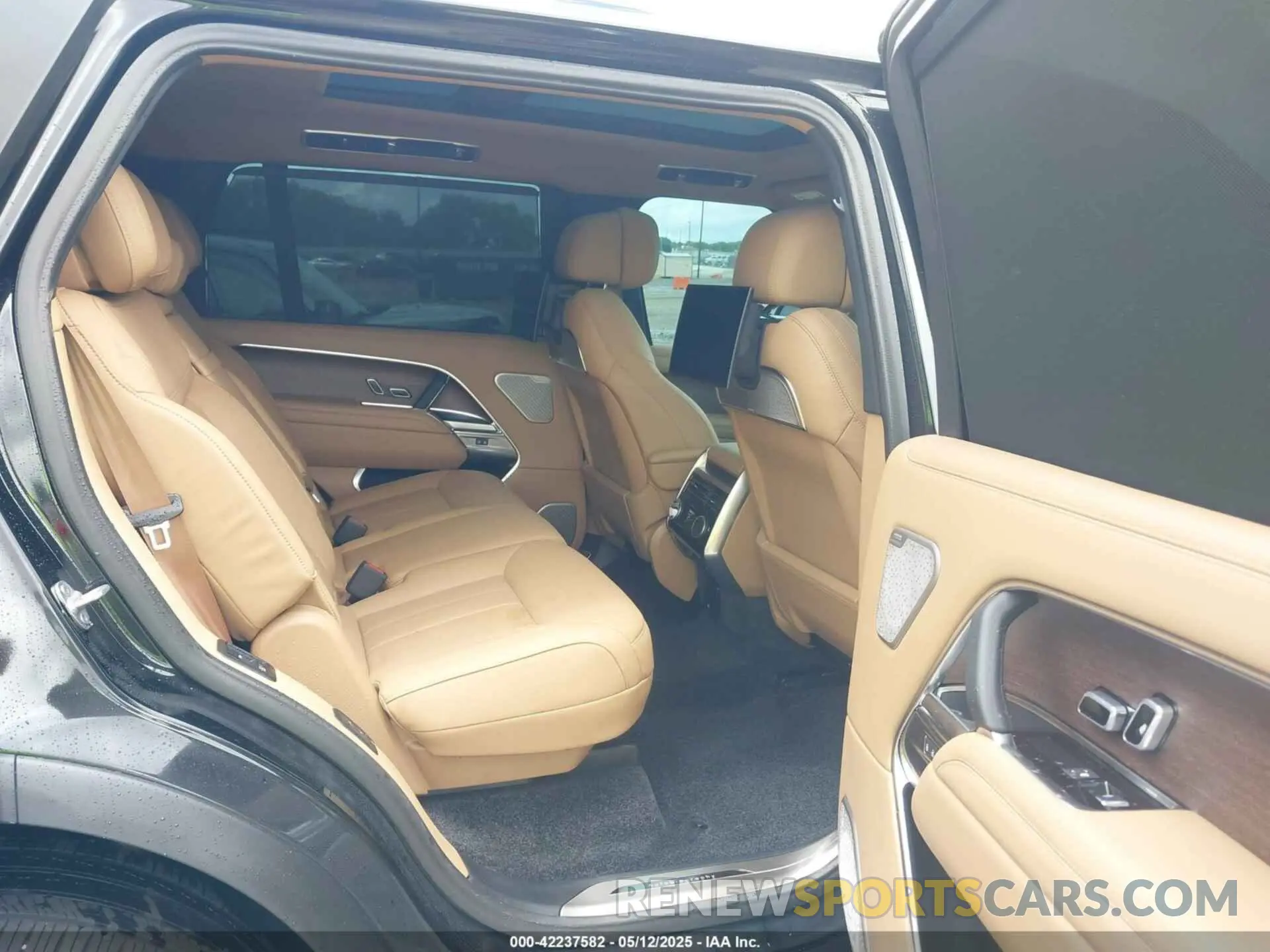 8 fotografías del automóvil dañado SALK1BE97SA293734 LAND ROVER RANGE ROVER 2025