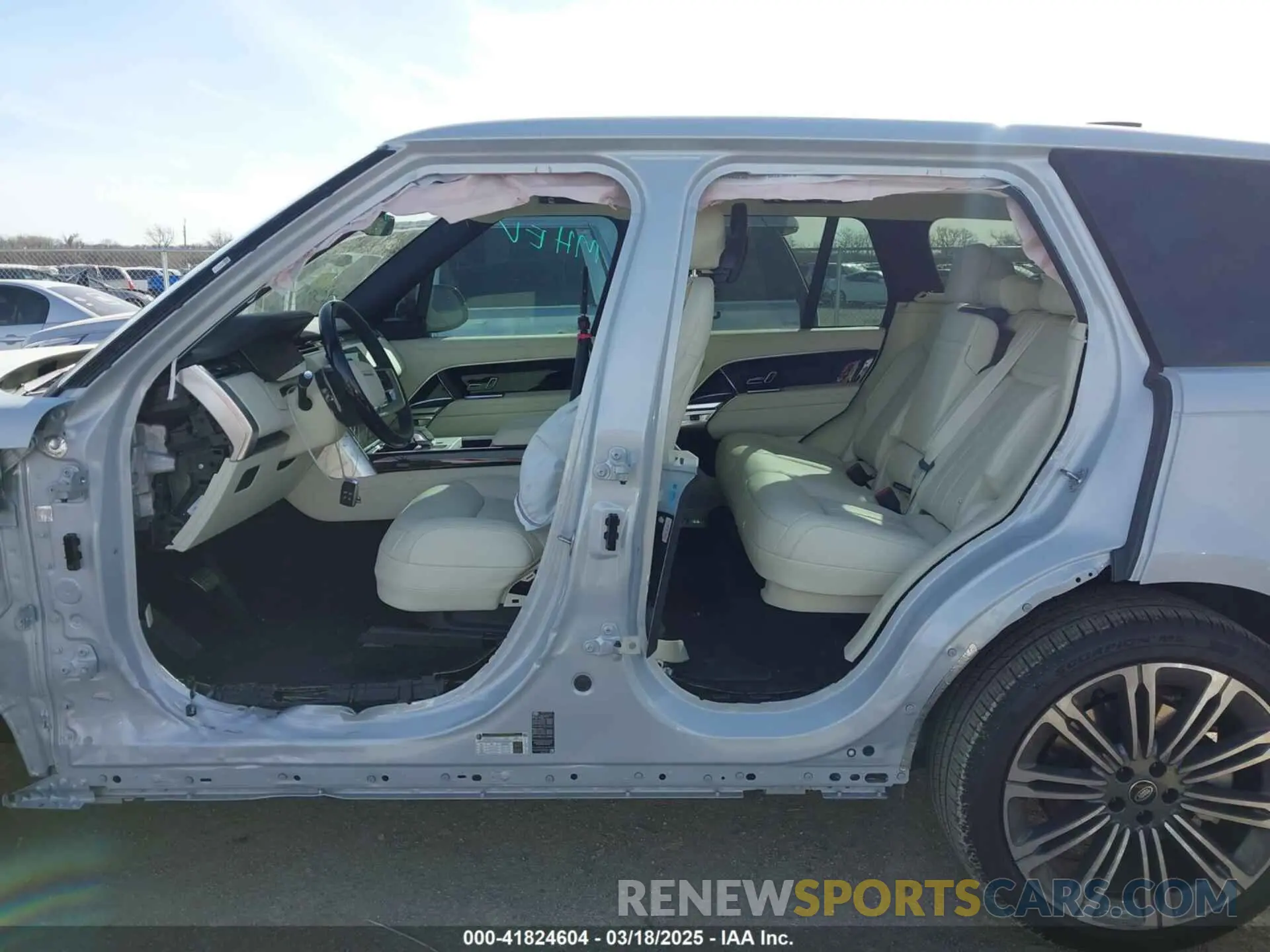 14 fotografías del automóvil dañado SALKP9E92SA276184 LAND ROVER RANGE ROVER 2025