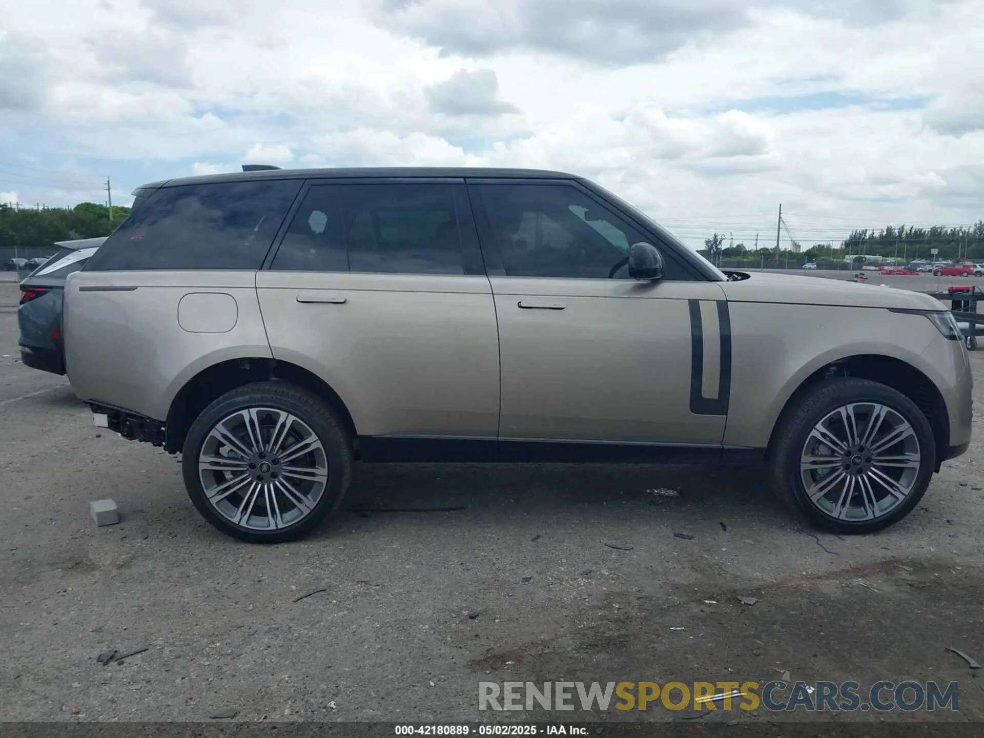 14 fotografías del automóvil dañado SALKP9E98SA300830 LAND ROVER RANGE ROVER 2025