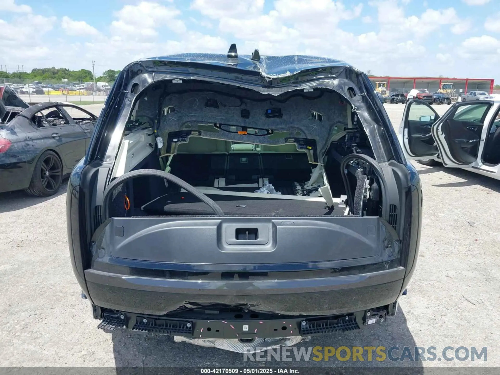6 fotografías del automóvil dañado SALKP9F41SA262215 LAND ROVER RANGE ROVER 2025