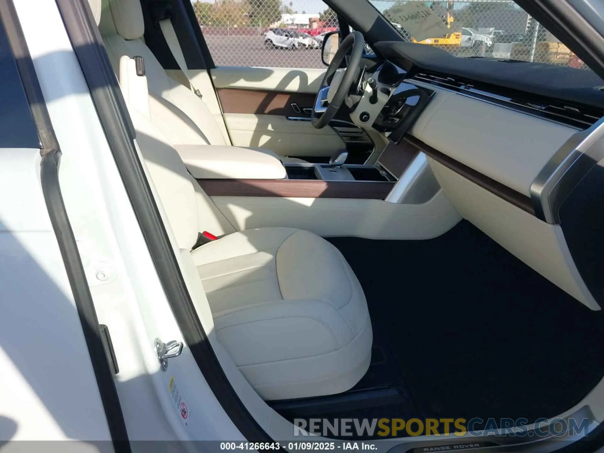5 fotografías del automóvil dañado SALKP9FU8SA282042 LAND ROVER RANGE ROVER 2025