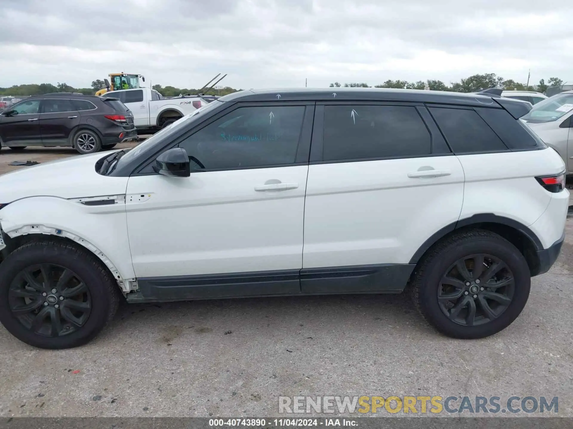 14 fotografías del automóvil dañado SALVP2RX7KH347383 LAND ROVER RANGE ROVER EVOQUE 2019