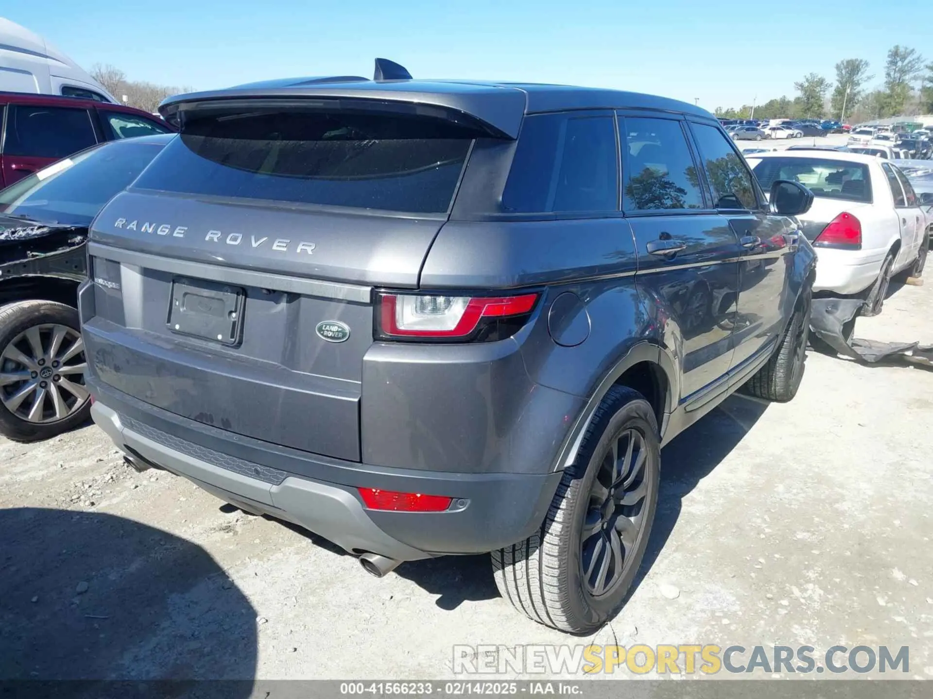 4 fotografías del automóvil dañado SALVP2RX8KH340040 LAND ROVER RANGE ROVER EVOQUE 2019