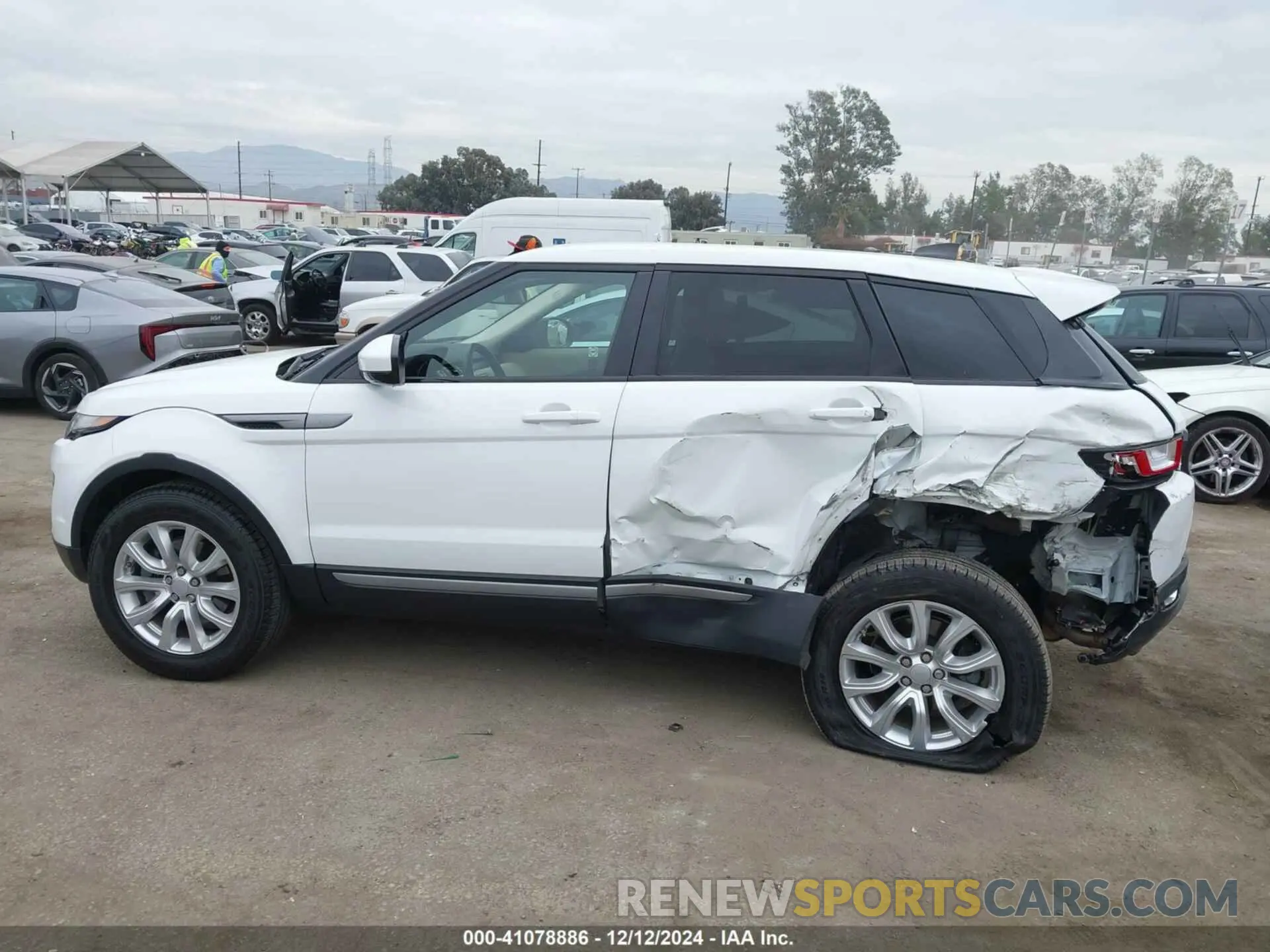 14 fotografías del automóvil dañado SALVP2RXXKH348530 LAND ROVER RANGE ROVER EVOQUE 2019