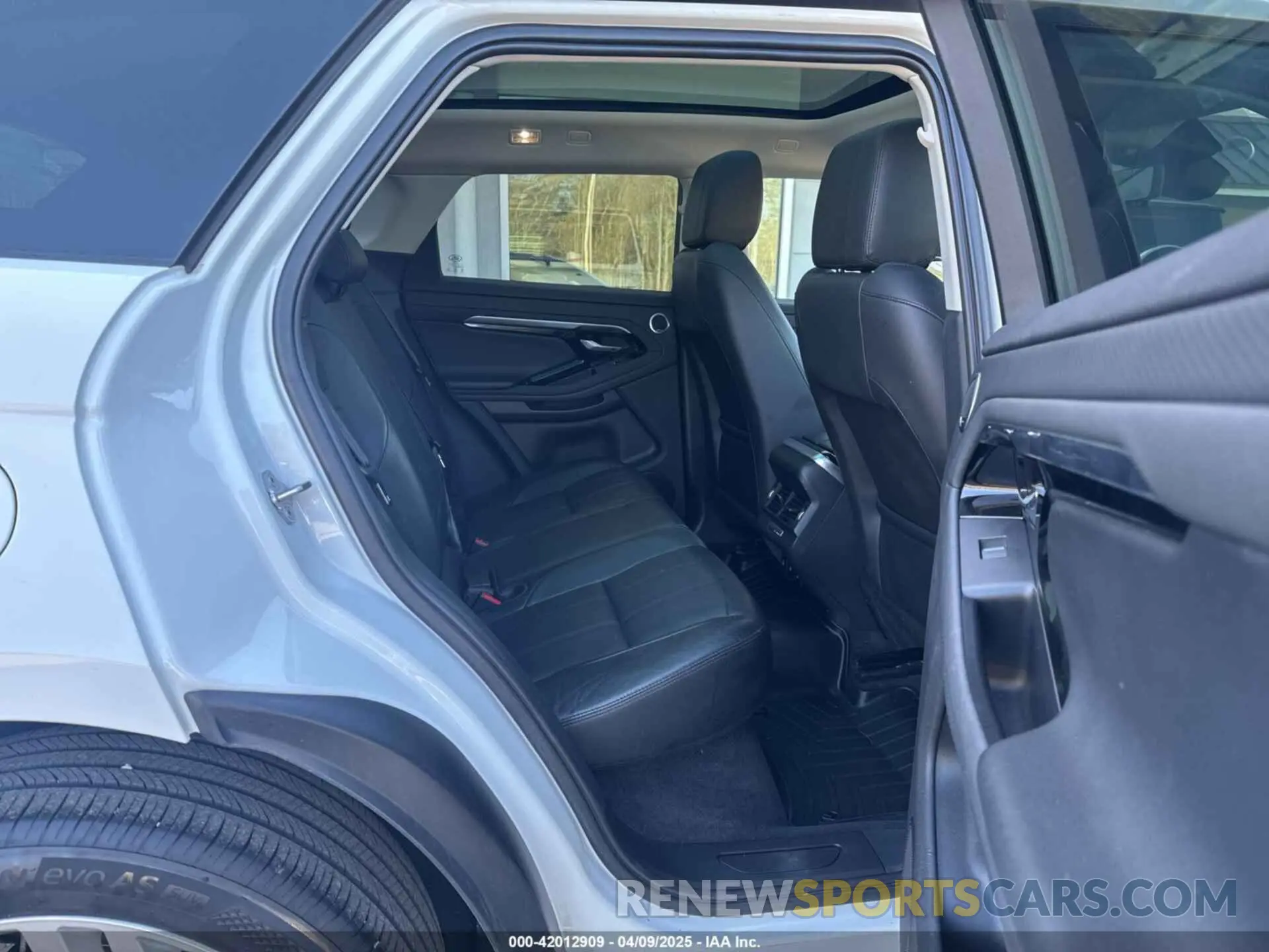 8 fotografías del automóvil dañado SALZJ2FX0LH040629 LAND ROVER RANGE ROVER EVOQUE 2020