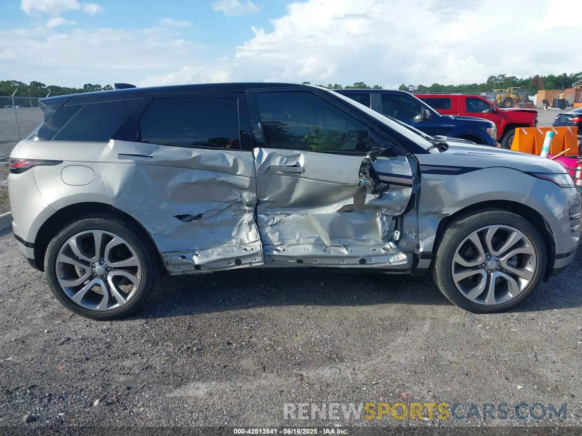 13 fotografías del automóvil dañado SALZL2FX3LH119173 LAND ROVER RANGE ROVER EVOQUE 2020