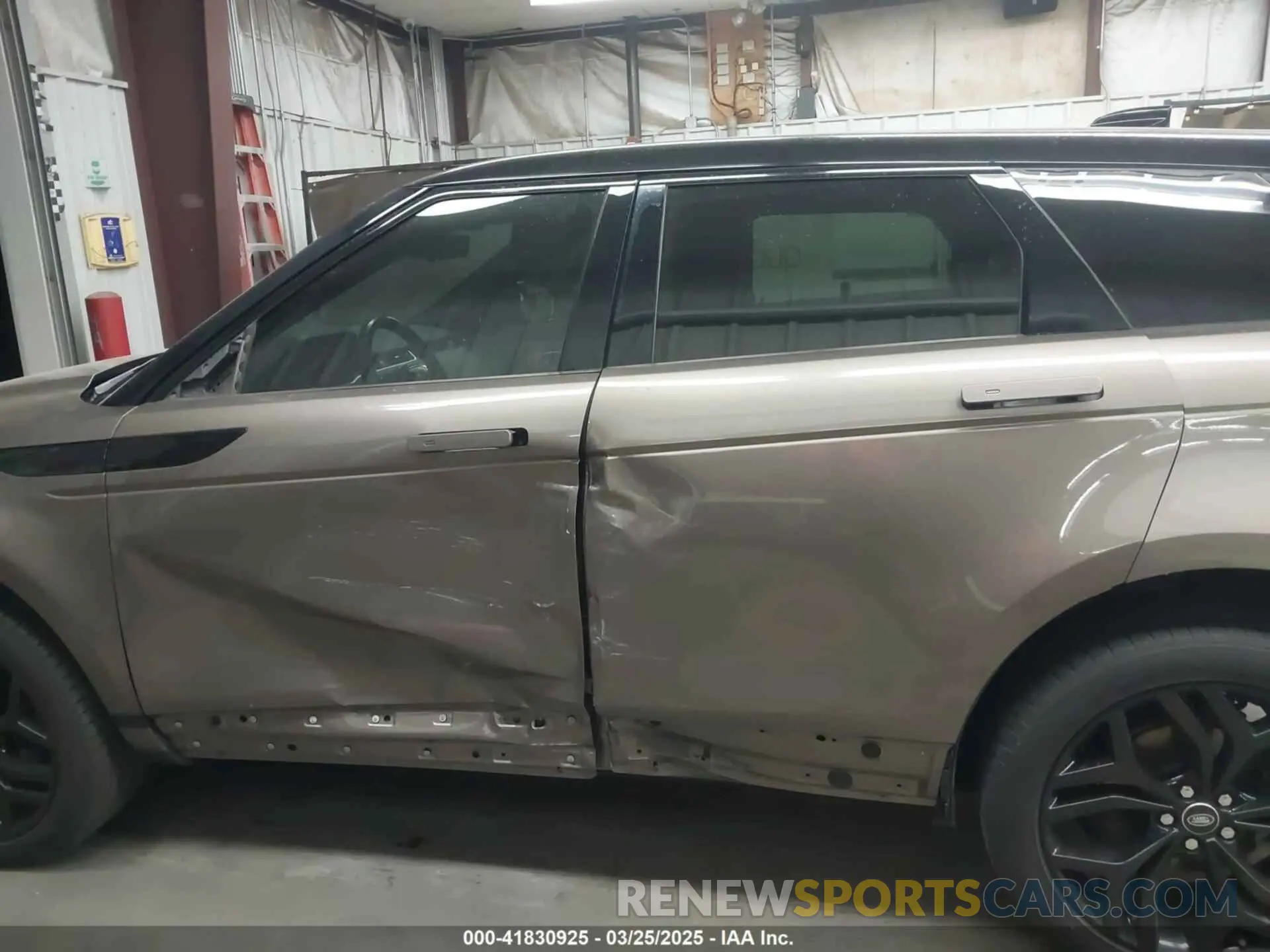 15 fotografías del automóvil dañado SALZP2FX5LH031469 LAND ROVER RANGE ROVER EVOQUE 2020
