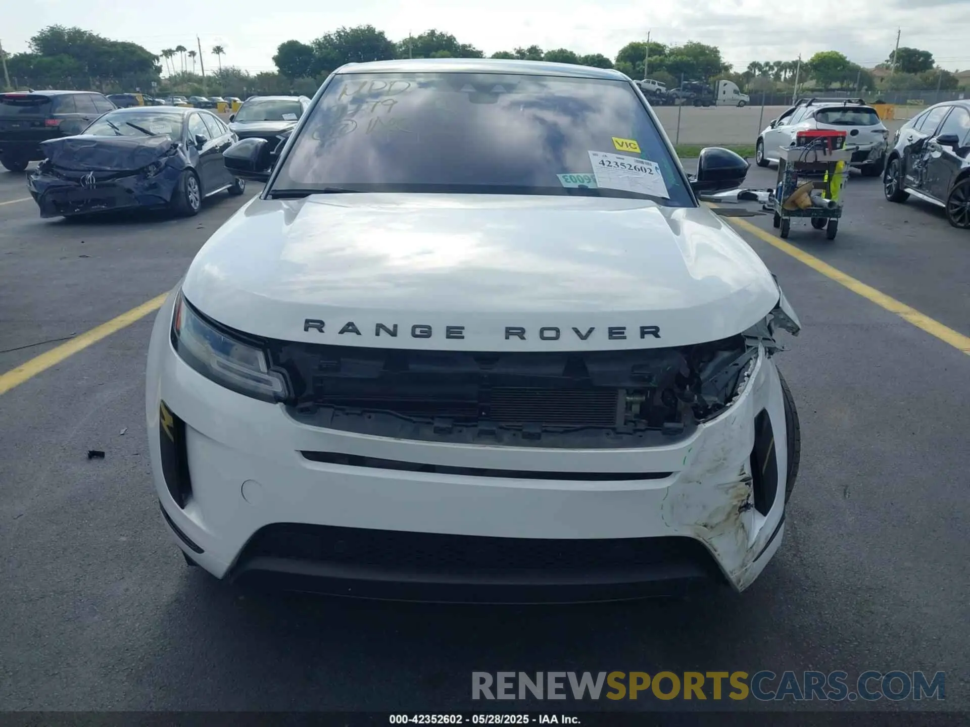 13 fotografías del automóvil dañado SALZP2FX6LH019279 LAND ROVER RANGE ROVER EVOQUE 2020