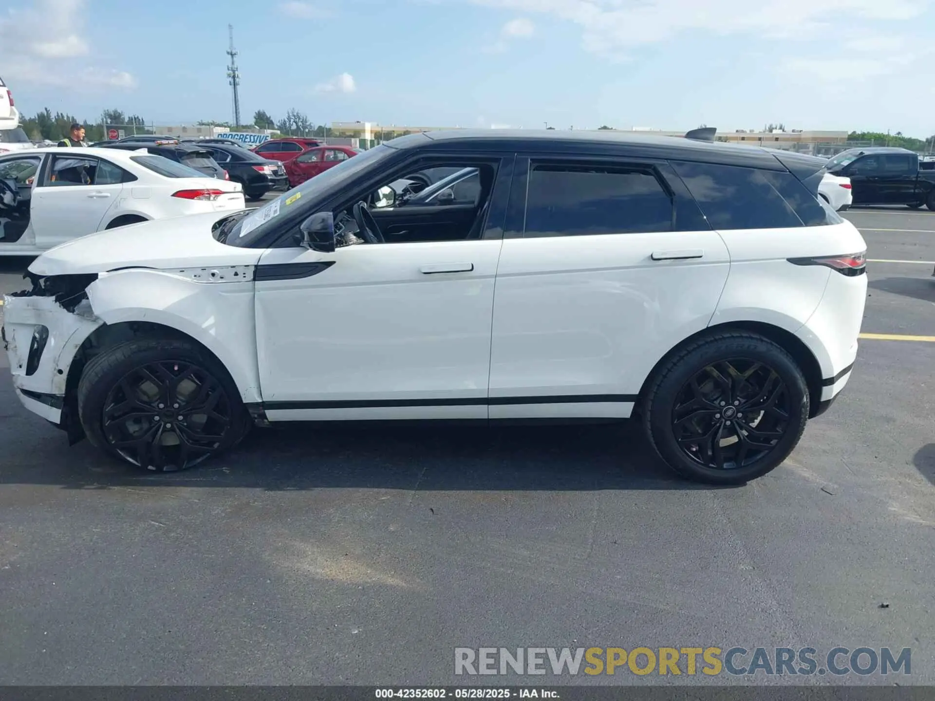 15 fotografías del automóvil dañado SALZP2FX6LH019279 LAND ROVER RANGE ROVER EVOQUE 2020