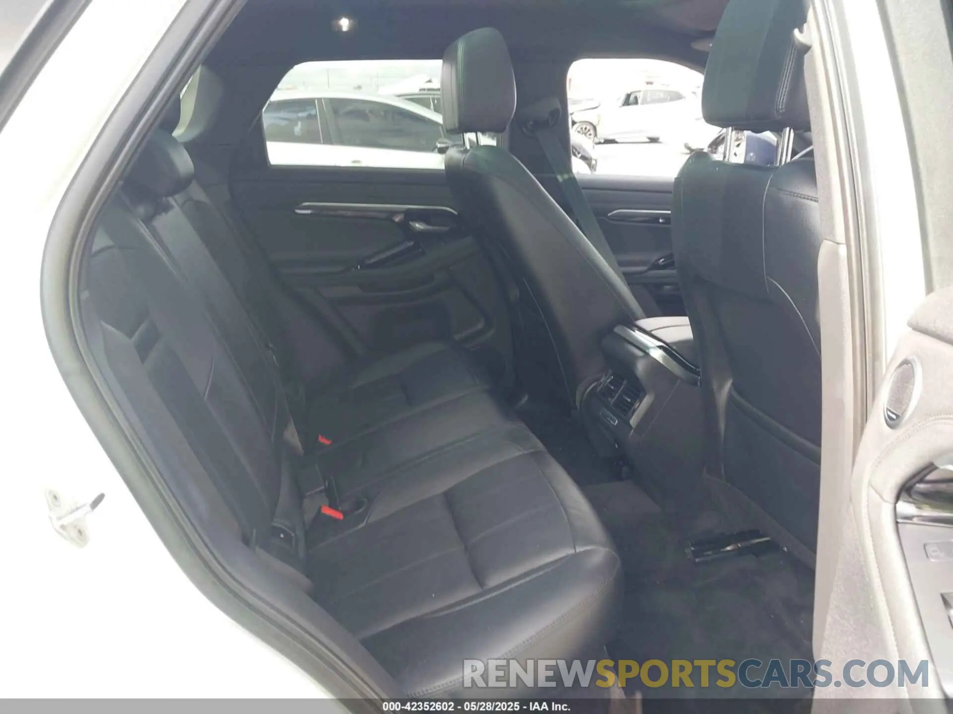 8 fotografías del automóvil dañado SALZP2FX6LH019279 LAND ROVER RANGE ROVER EVOQUE 2020