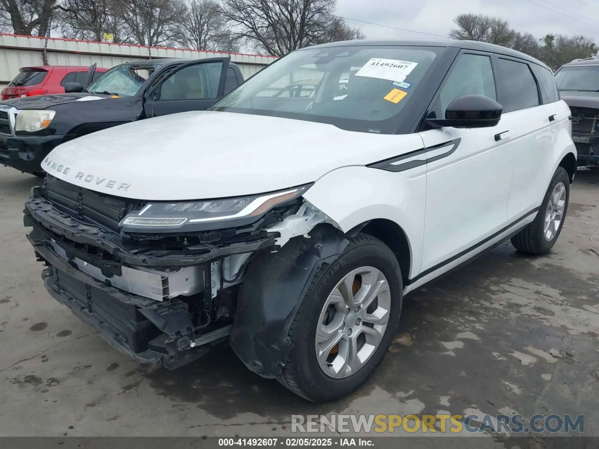 2 fotografías del automóvil dañado SALZJ2FX1PH206131 LAND ROVER RANGE ROVER EVOQUE 2023