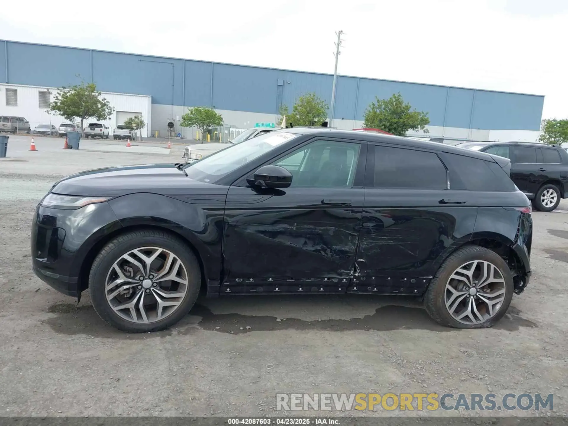 14 fotografías del automóvil dañado SALZP2FX6PH203711 LAND ROVER RANGE ROVER EVOQUE 2023