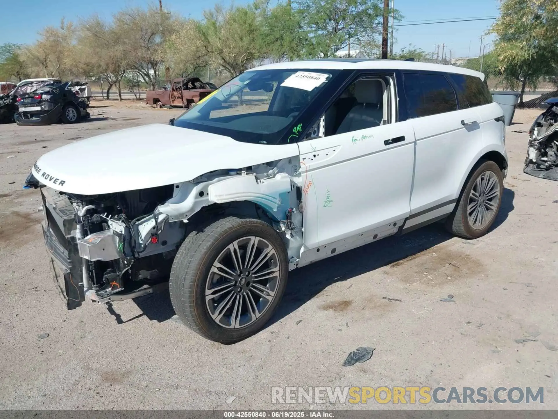 2 fotografías del automóvil dañado SALZJ2FX8RH246290 LAND ROVER RANGE ROVER EVOQUE 2024