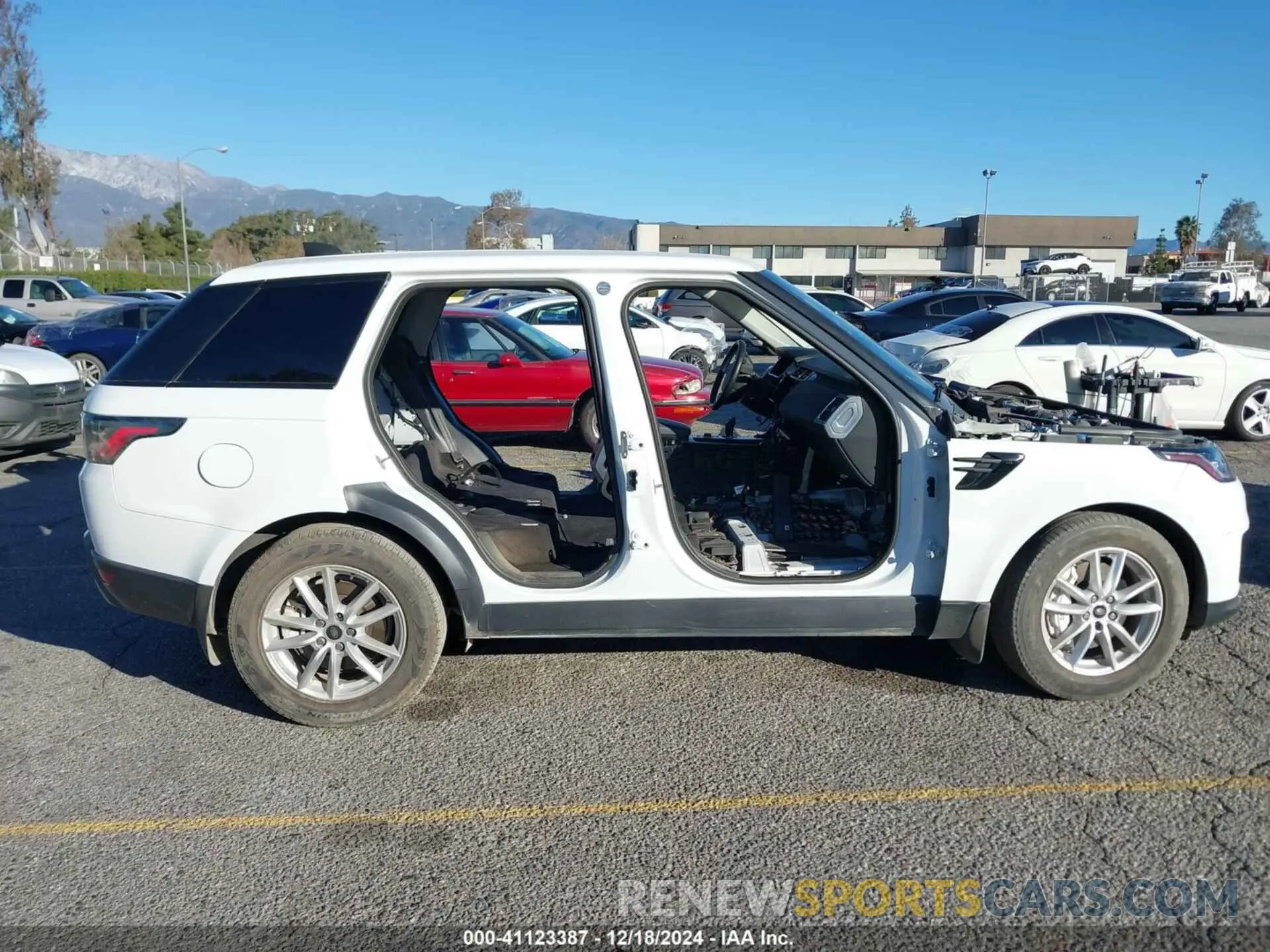 13 fotografías del automóvil dañado SALWG2RU9KA866101 LAND ROVER RANGE ROVER SPORT 2019