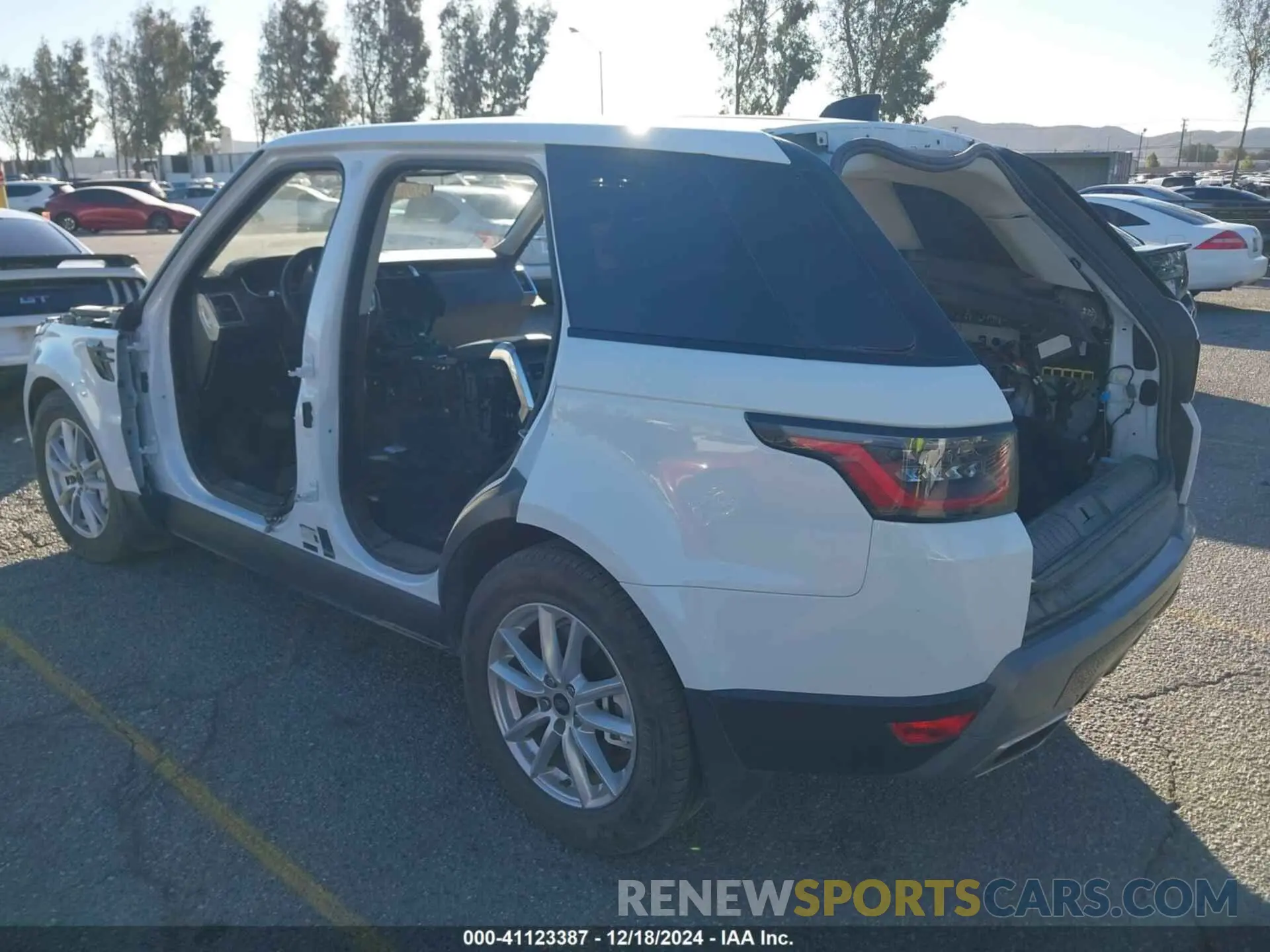 3 fotografías del automóvil dañado SALWG2RU9KA866101 LAND ROVER RANGE ROVER SPORT 2019