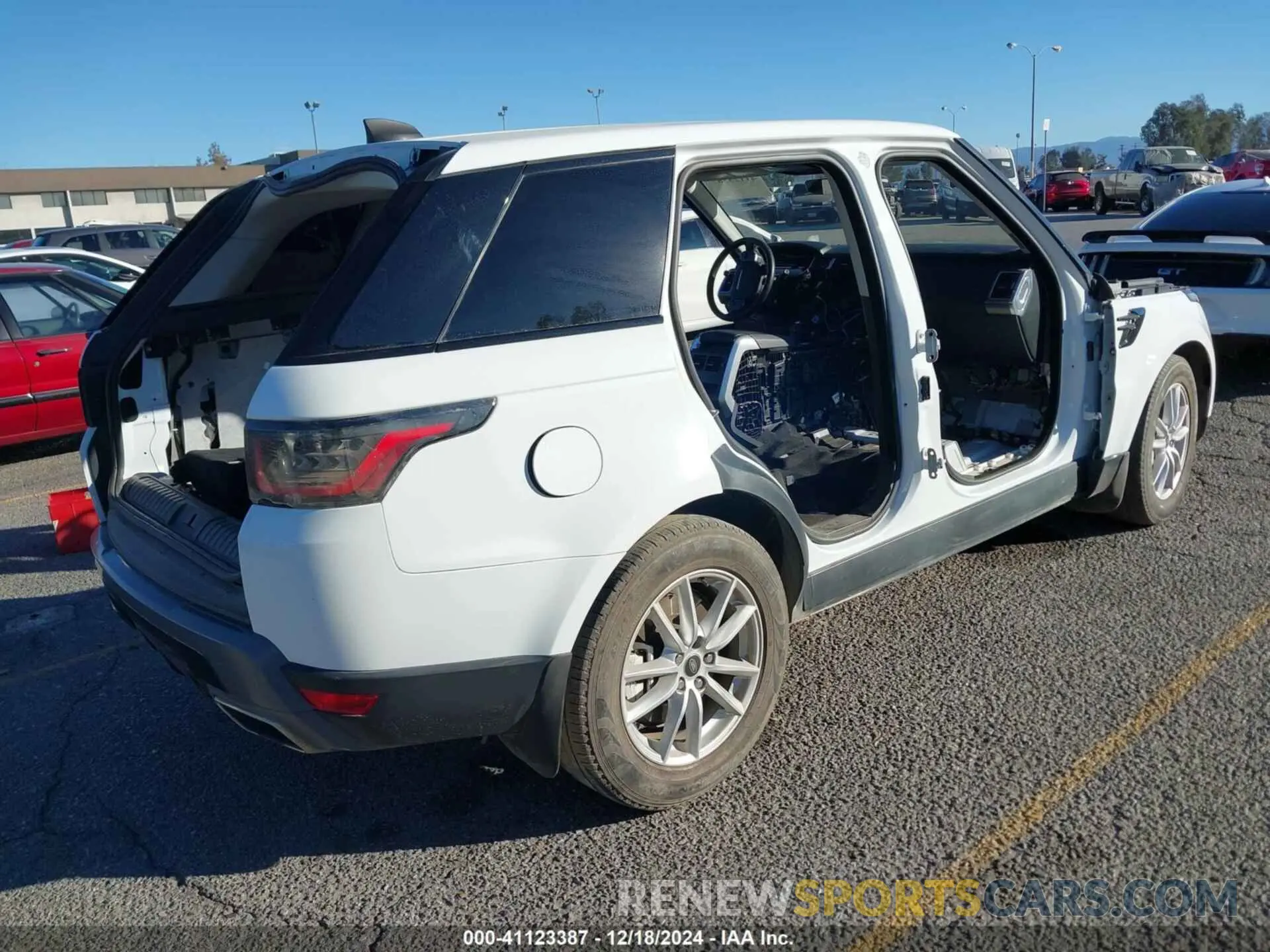4 fotografías del automóvil dañado SALWG2RU9KA866101 LAND ROVER RANGE ROVER SPORT 2019