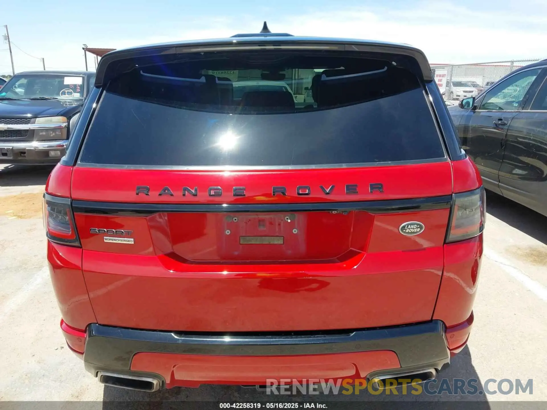 16 fotografías del automóvil dañado SALWR2RE7KA840941 LAND ROVER RANGE ROVER SPORT 2019