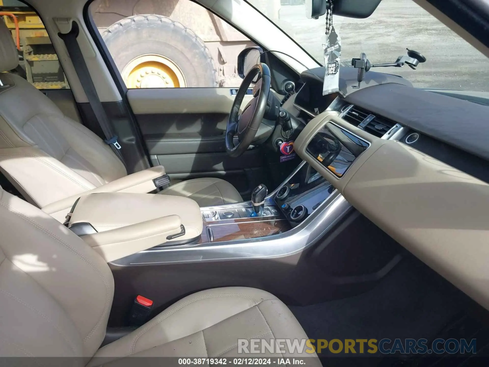 5 fotografías del automóvil dañado SALWR2RV5KA833986 LAND ROVER RANGE ROVER SPORT 2019