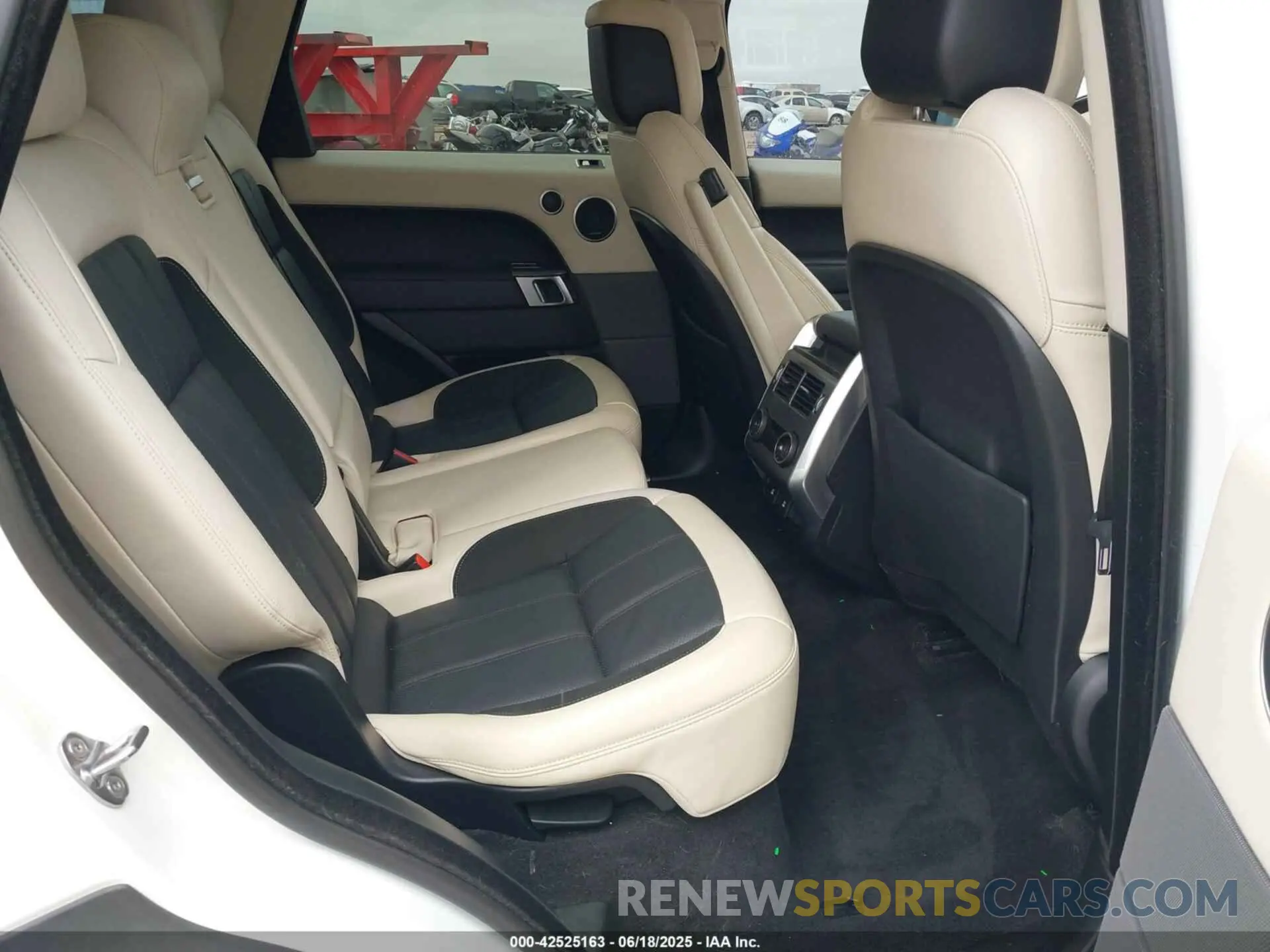 8 fotografías del automóvil dañado SALWS2RU3MA795558 LAND ROVER RANGE ROVER SPORT 2021