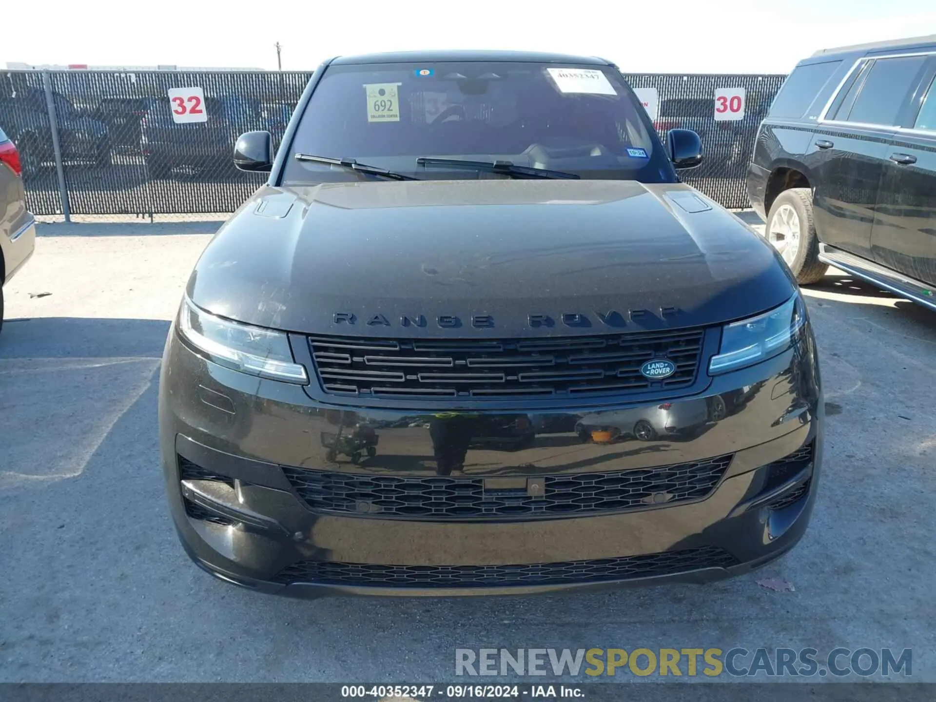 12 fotografías del automóvil dañado SAL1P9EU3PA106147 LAND ROVER RANGE ROVER SPORT 2023