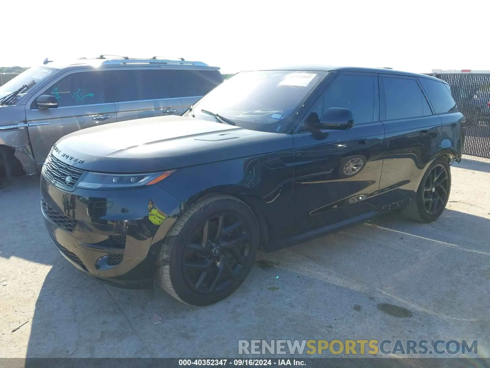 2 fotografías del automóvil dañado SAL1P9EU3PA106147 LAND ROVER RANGE ROVER SPORT 2023