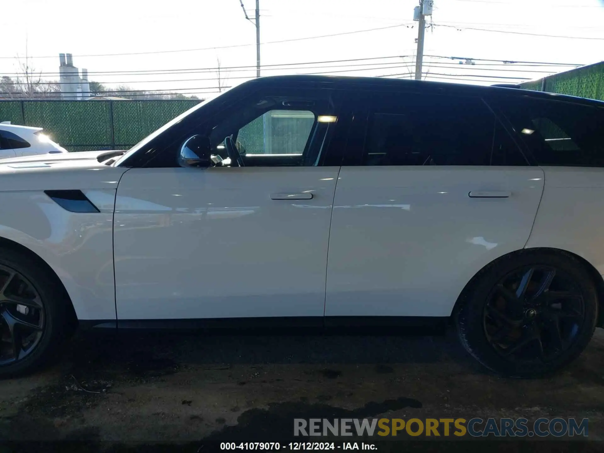 14 fotografías del automóvil dañado SAL1P9EU6PA111780 LAND ROVER RANGE ROVER SPORT 2023
