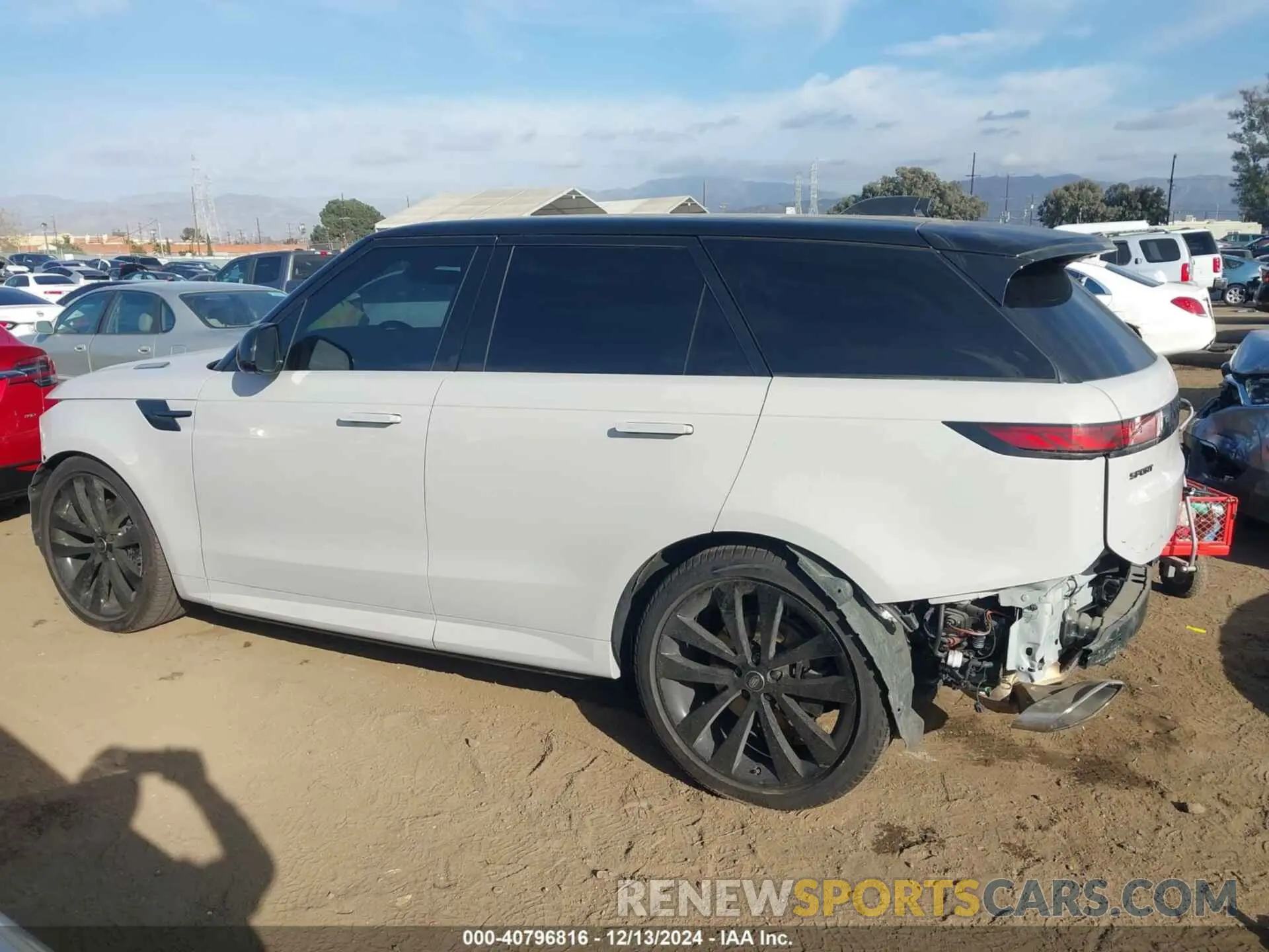 15 fotografías del automóvil dañado SAL1L9FU4RA172350 LAND ROVER RANGE ROVER SPORT 2024