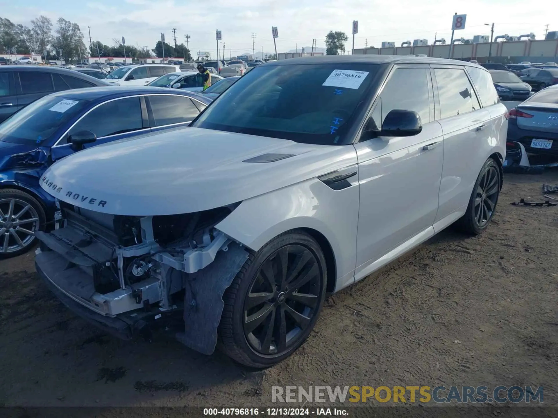 2 fotografías del automóvil dañado SAL1L9FU4RA172350 LAND ROVER RANGE ROVER SPORT 2024