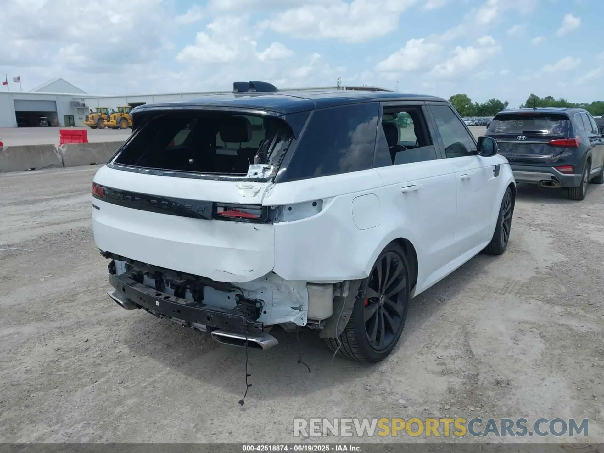 4 fotografías del automóvil dañado SAL1L9FUXRA189122 LAND ROVER RANGE ROVER SPORT 2024