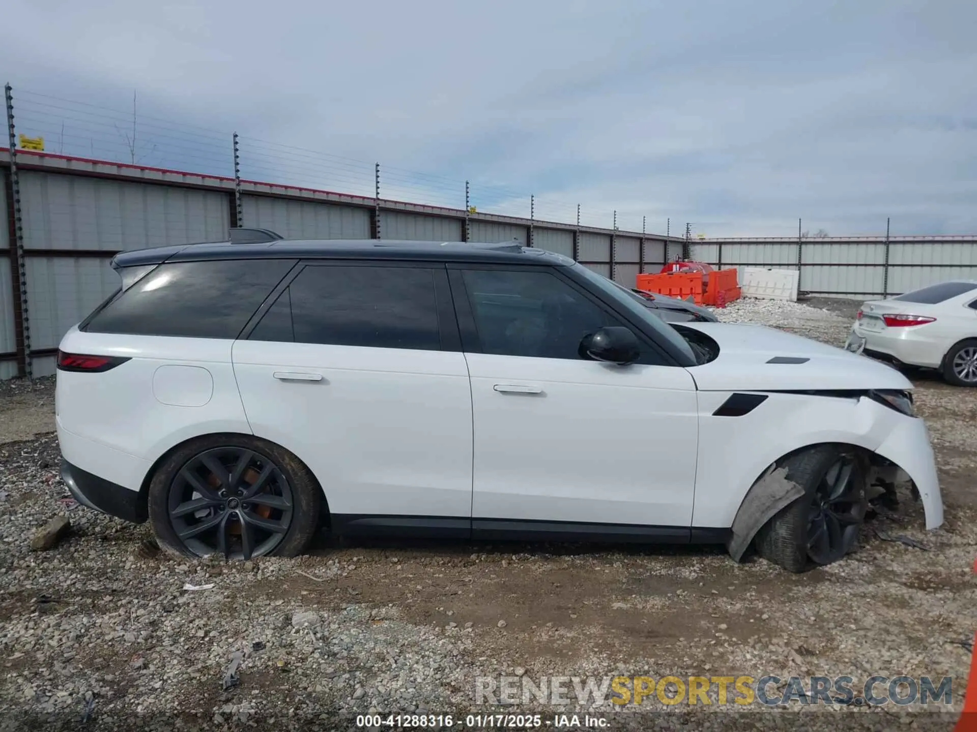 13 fotografías del automóvil dañado SAL1P9EU0RA169693 LAND ROVER RANGE ROVER SPORT 2024