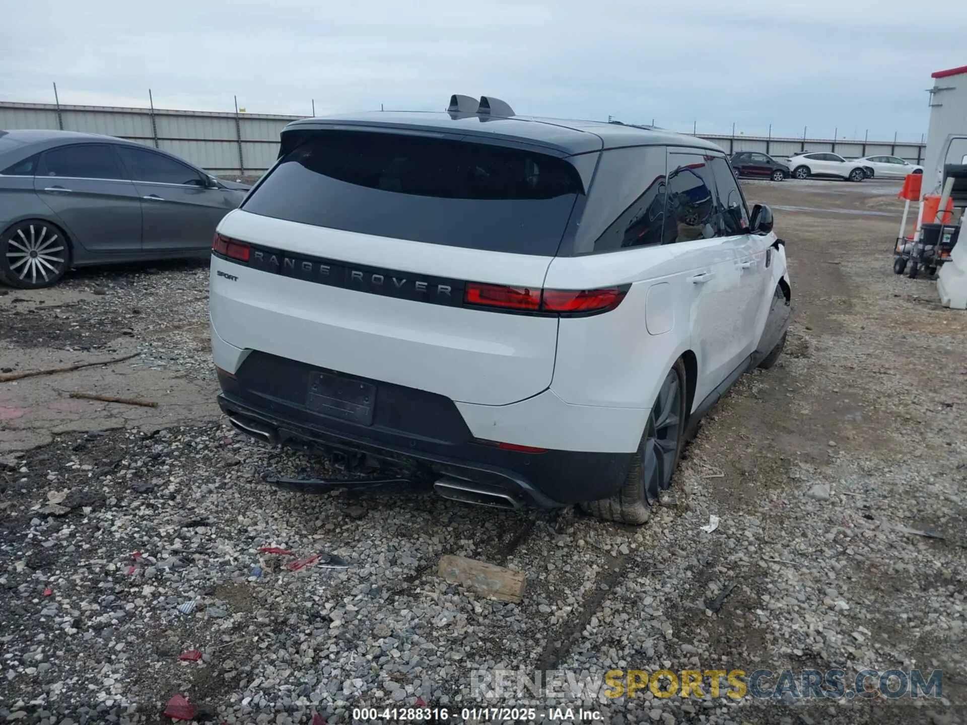 4 fotografías del automóvil dañado SAL1P9EU0RA169693 LAND ROVER RANGE ROVER SPORT 2024