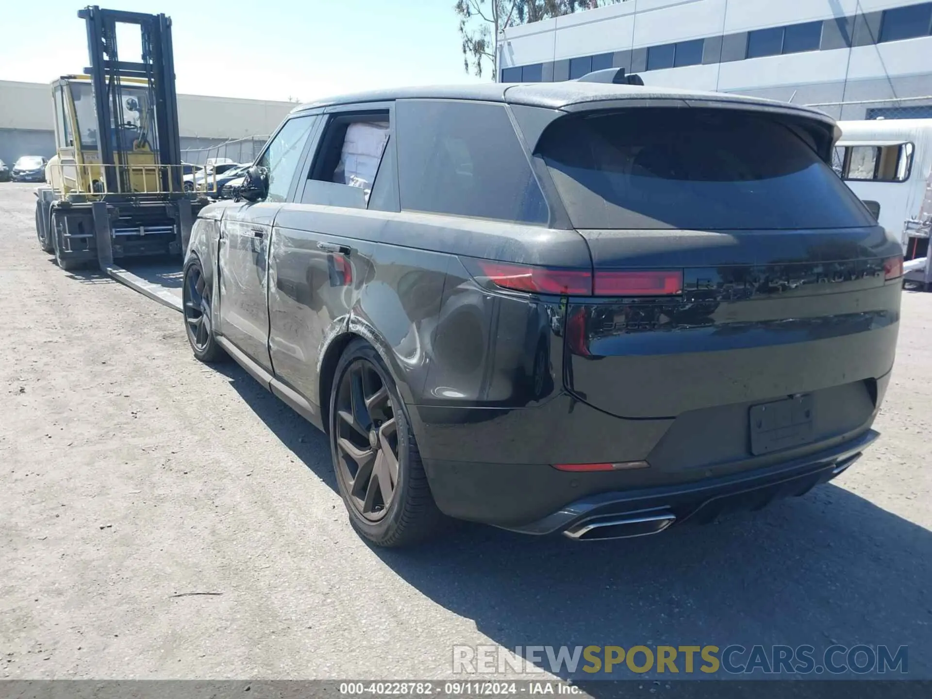 3 fotografías del automóvil dañado SAL1P9EU2RA174300 LAND ROVER RANGE ROVER SPORT 2024