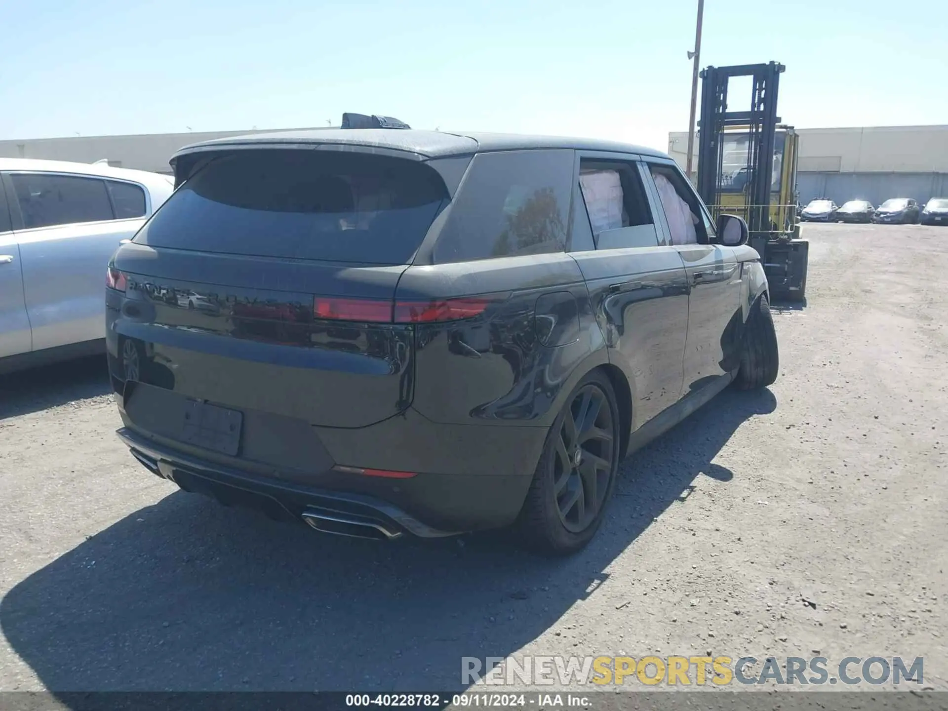 4 fotografías del automóvil dañado SAL1P9EU2RA174300 LAND ROVER RANGE ROVER SPORT 2024