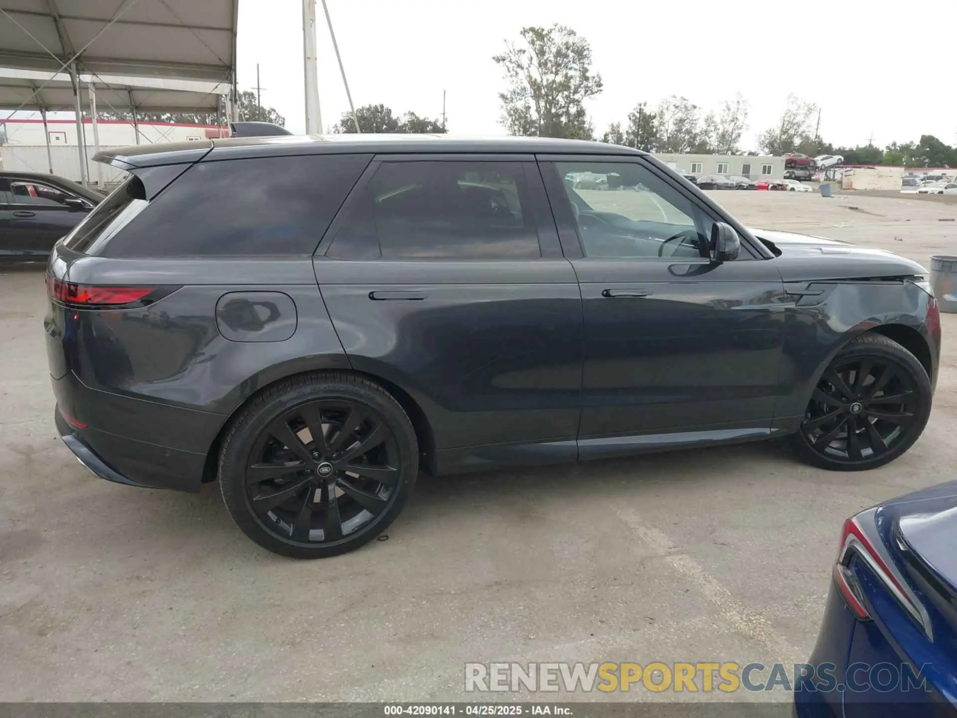 12 fotografías del automóvil dañado SAL1L9E45SA423111 LAND ROVER RANGE ROVER SPORT 2025