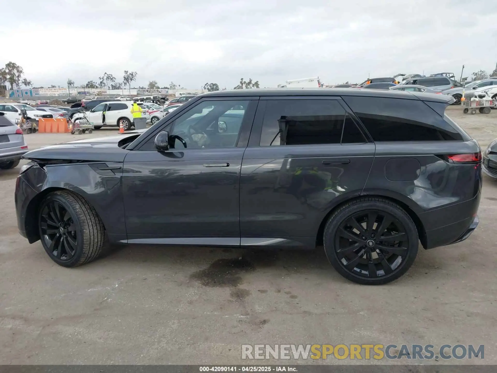 13 fotografías del automóvil dañado SAL1L9E45SA423111 LAND ROVER RANGE ROVER SPORT 2025