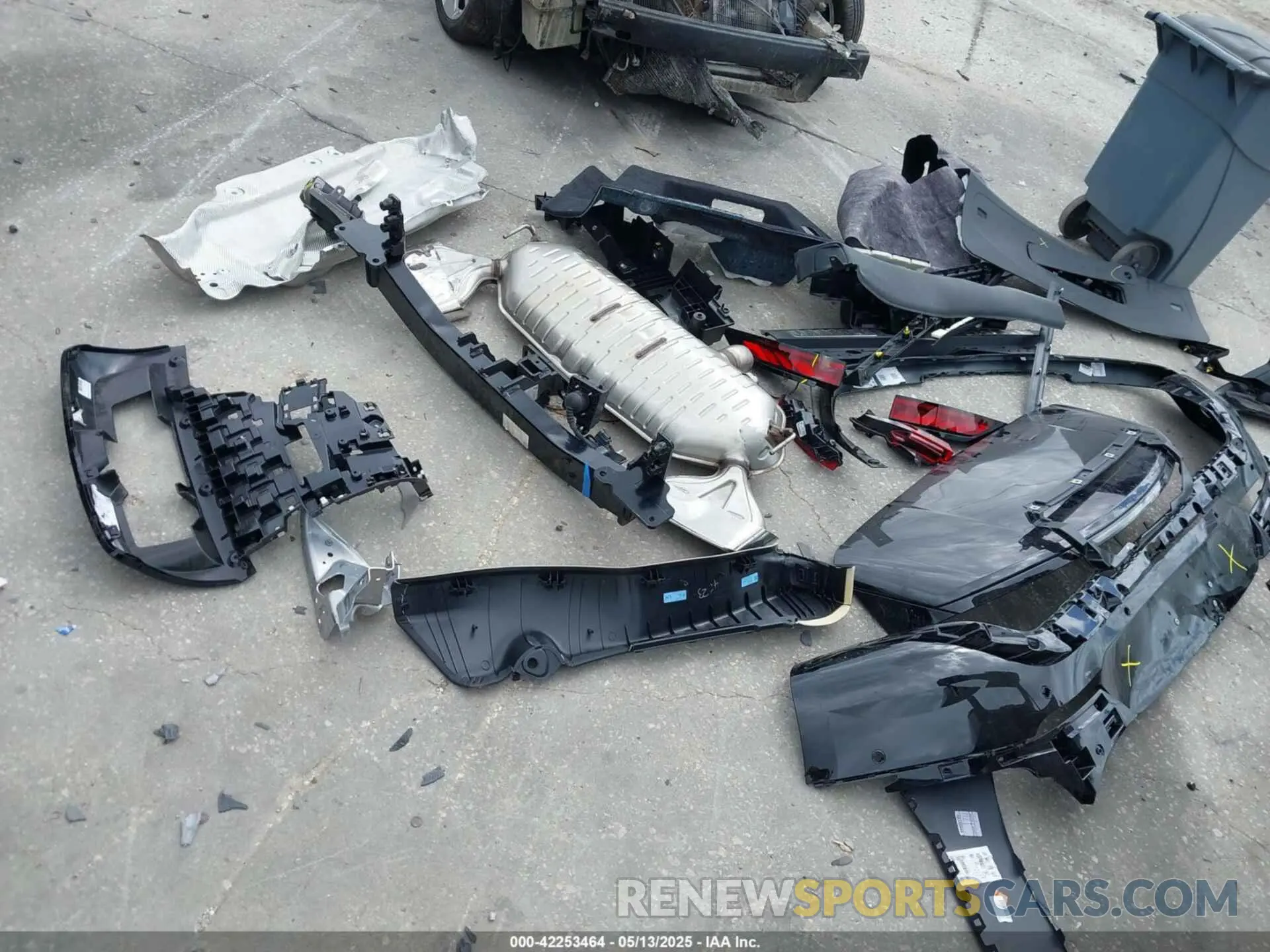 12 fotografías del automóvil dañado SAL1L9FU4SA438441 LAND ROVER RANGE ROVER SPORT 2025