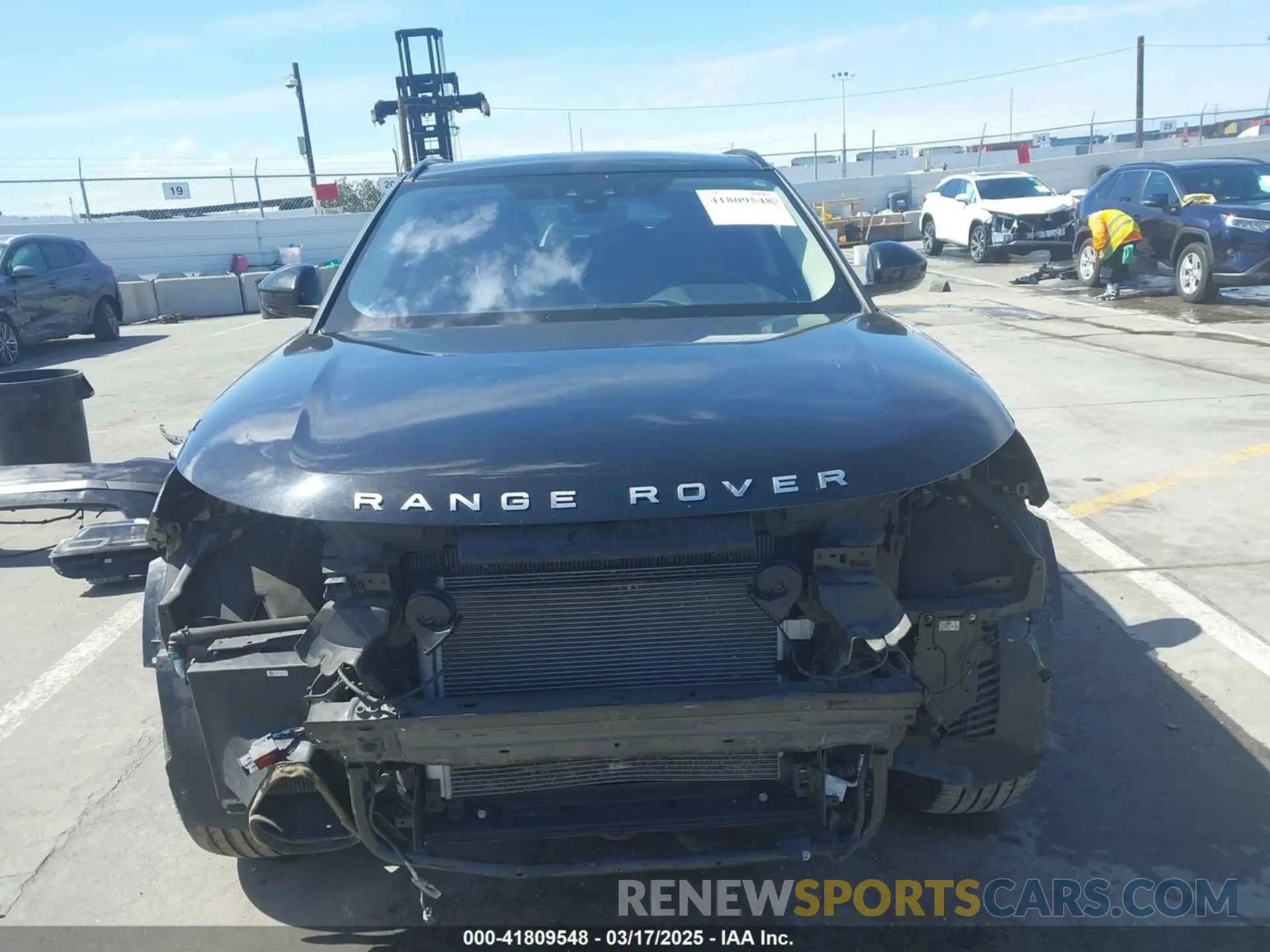 13 fotografías del automóvil dañado SALYB2EN7KA779531 LAND ROVER RANGE ROVER VELAR 2019
