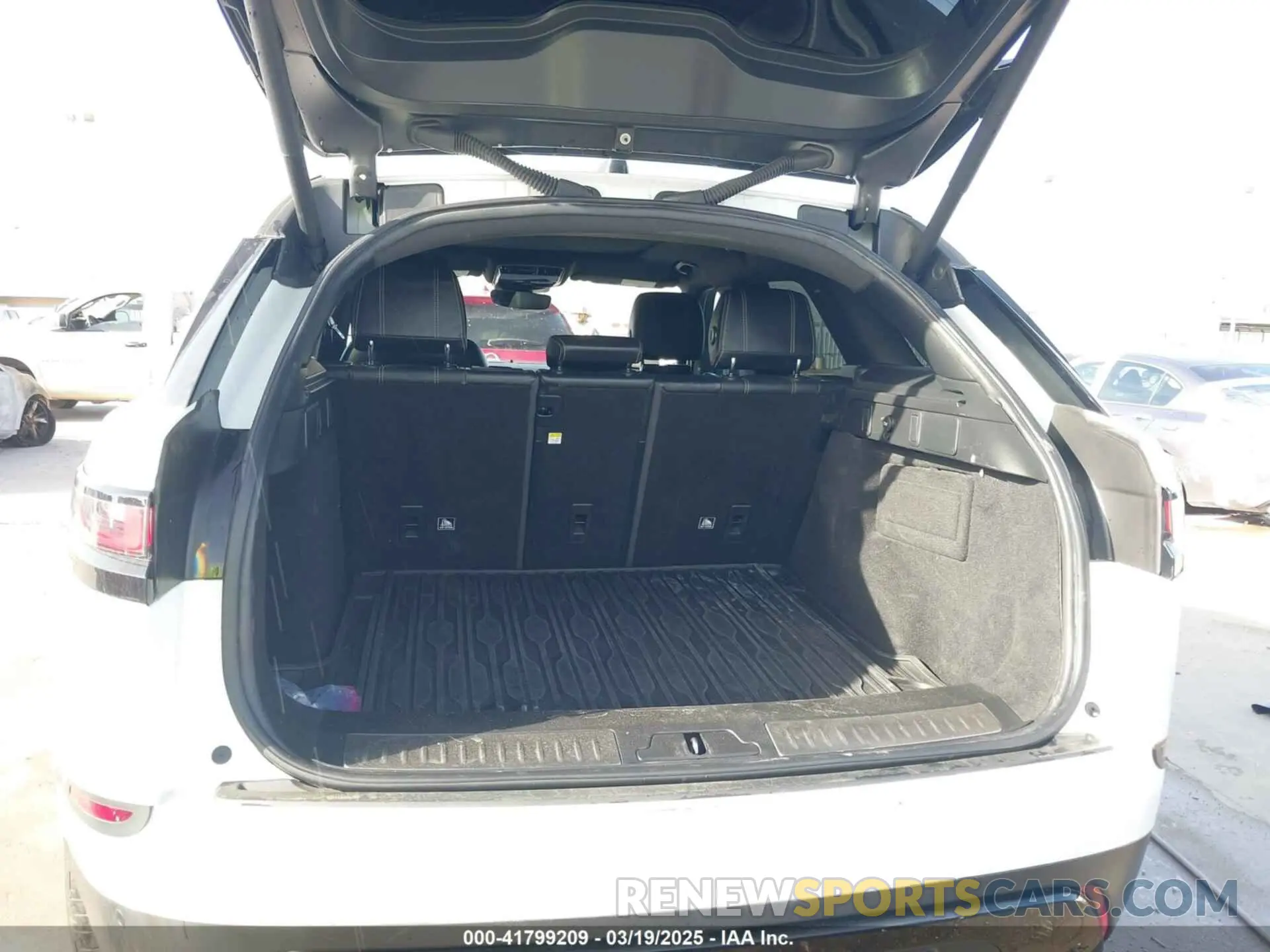 19 fotografías del automóvil dañado SALYB2EX3KA787594 LAND ROVER RANGE ROVER VELAR 2019