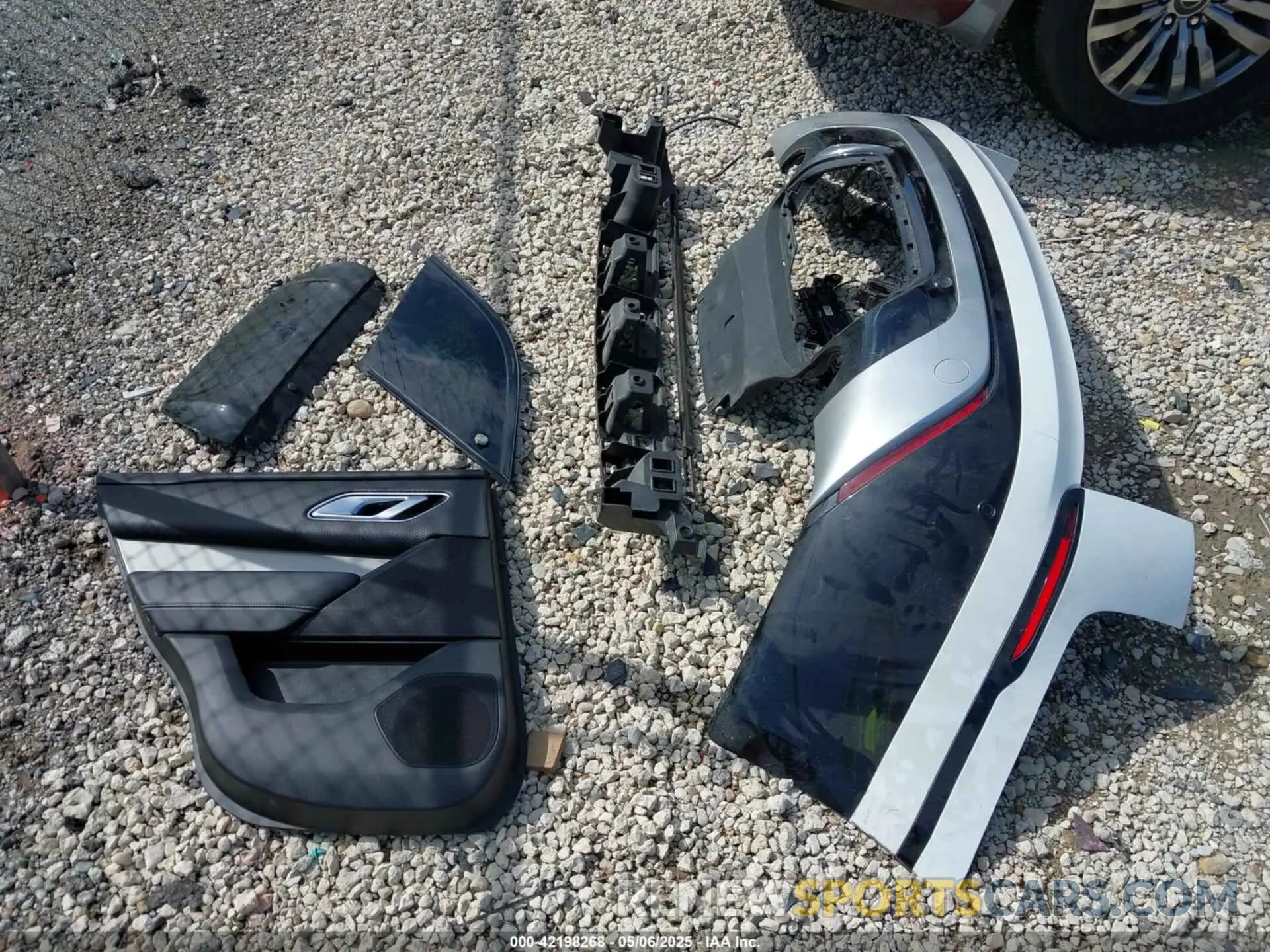 12 fotografías del automóvil dañado SALYB2EX6KA227908 LAND ROVER RANGE ROVER VELAR 2019