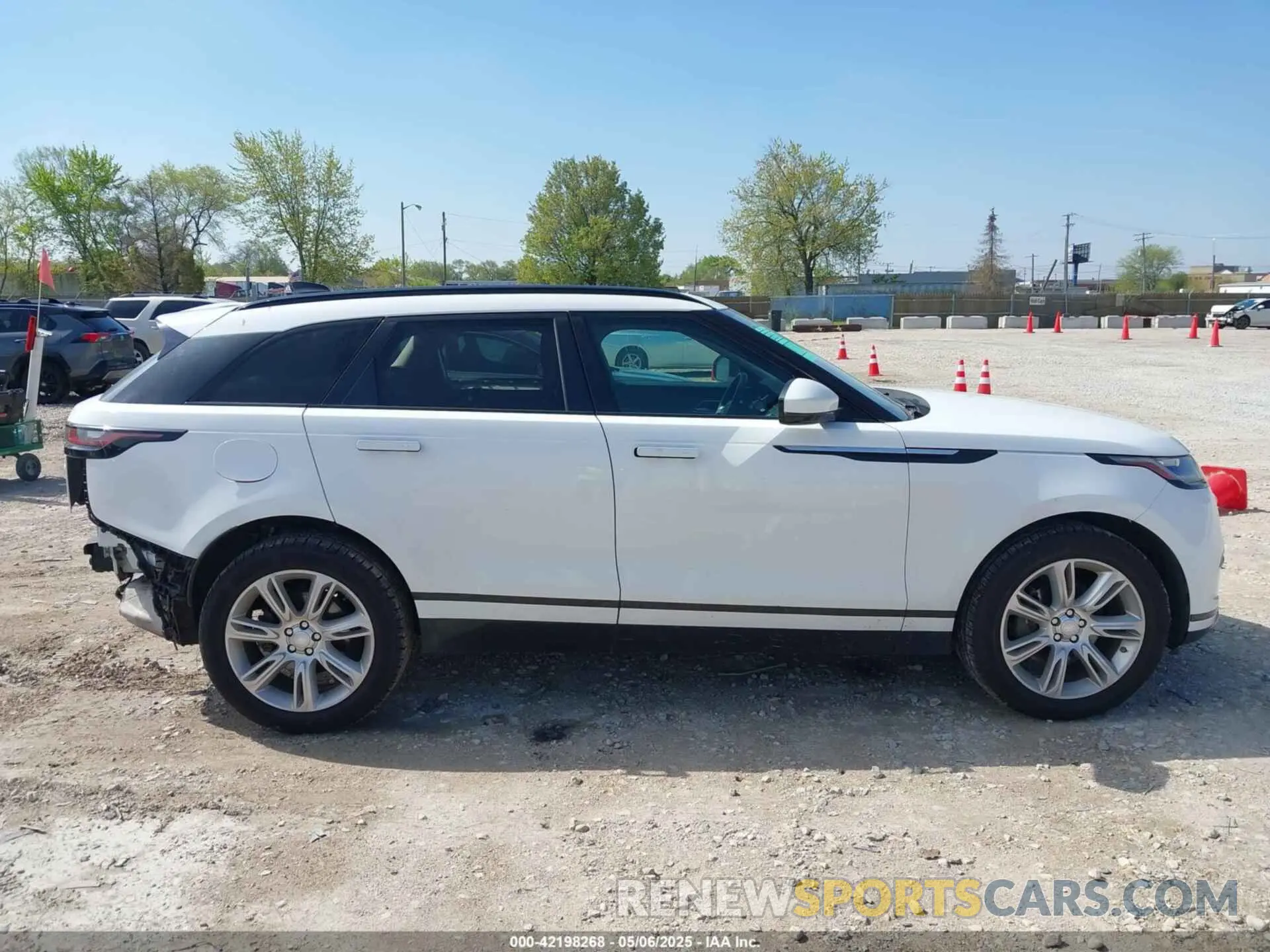 14 fotografías del automóvil dañado SALYB2EX6KA227908 LAND ROVER RANGE ROVER VELAR 2019