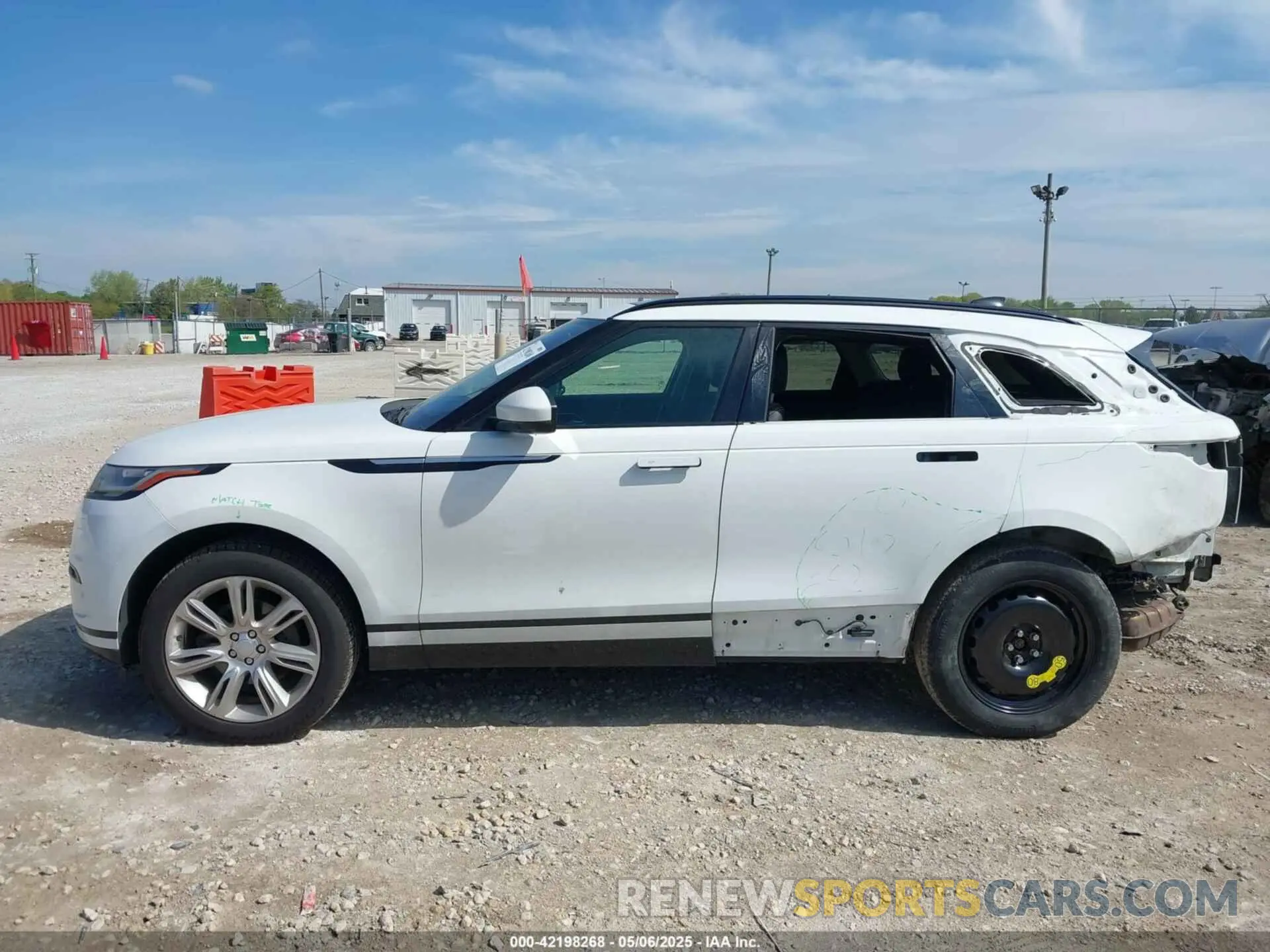 15 fotografías del automóvil dañado SALYB2EX6KA227908 LAND ROVER RANGE ROVER VELAR 2019