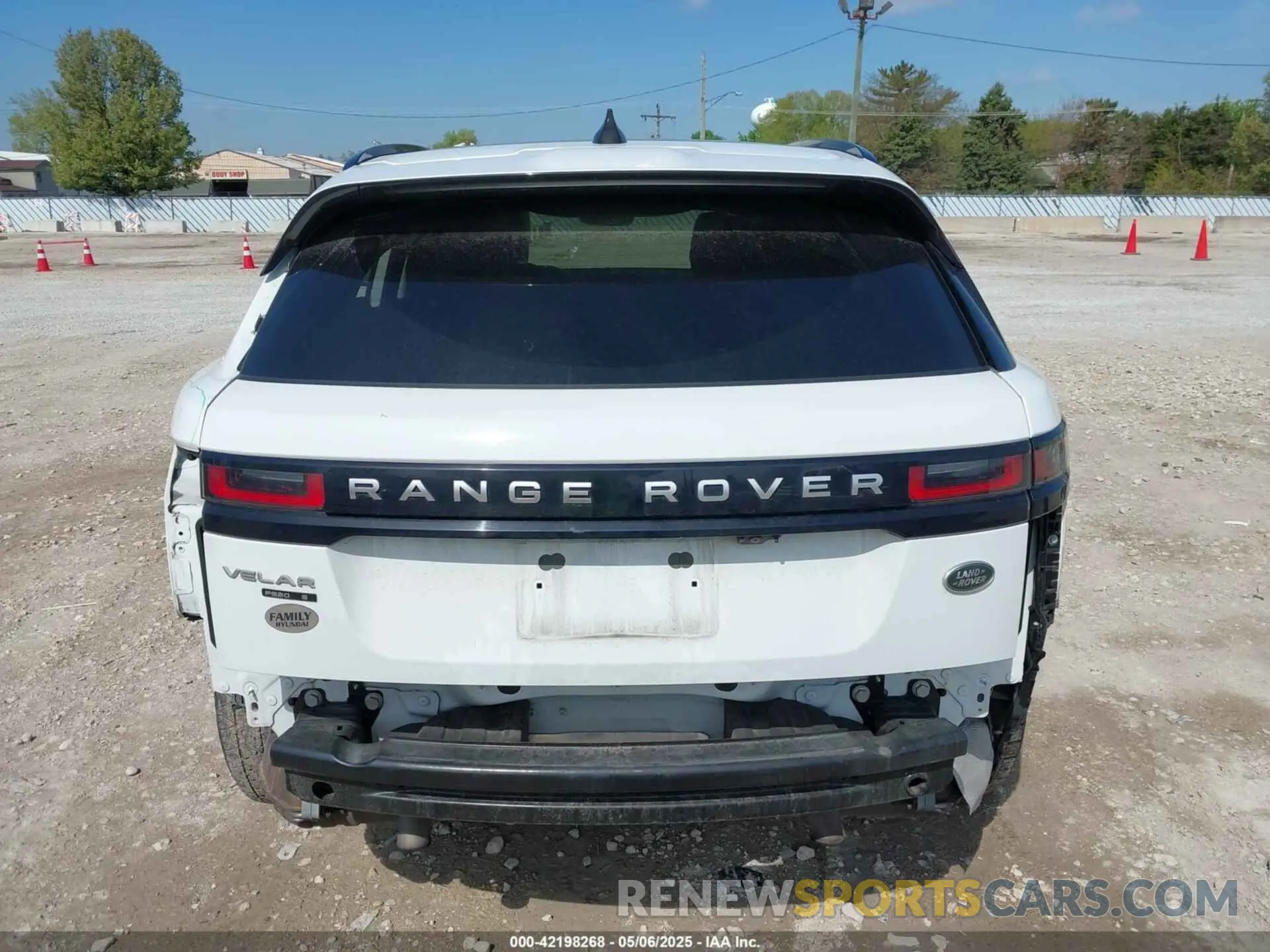 17 fotografías del automóvil dañado SALYB2EX6KA227908 LAND ROVER RANGE ROVER VELAR 2019